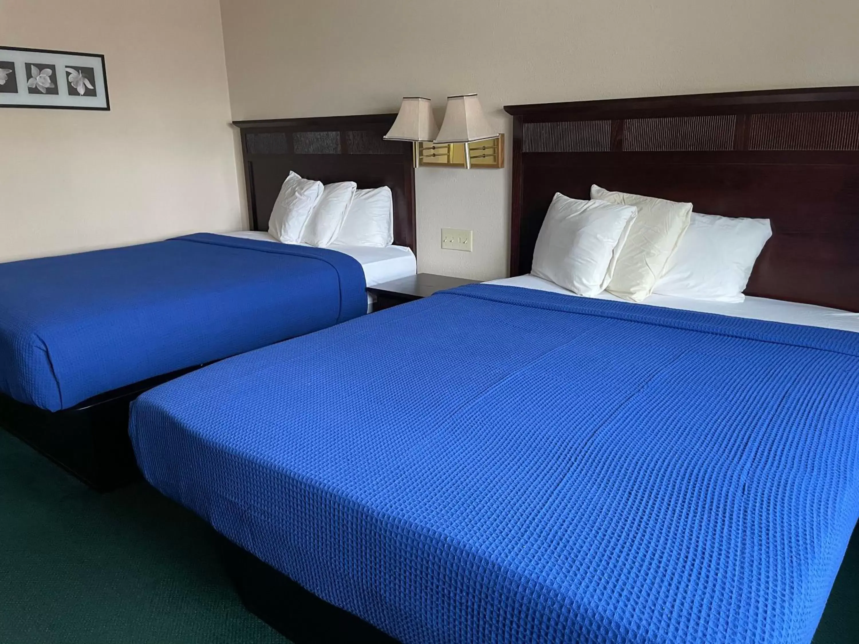 Bed in Heritage Inn Hotel