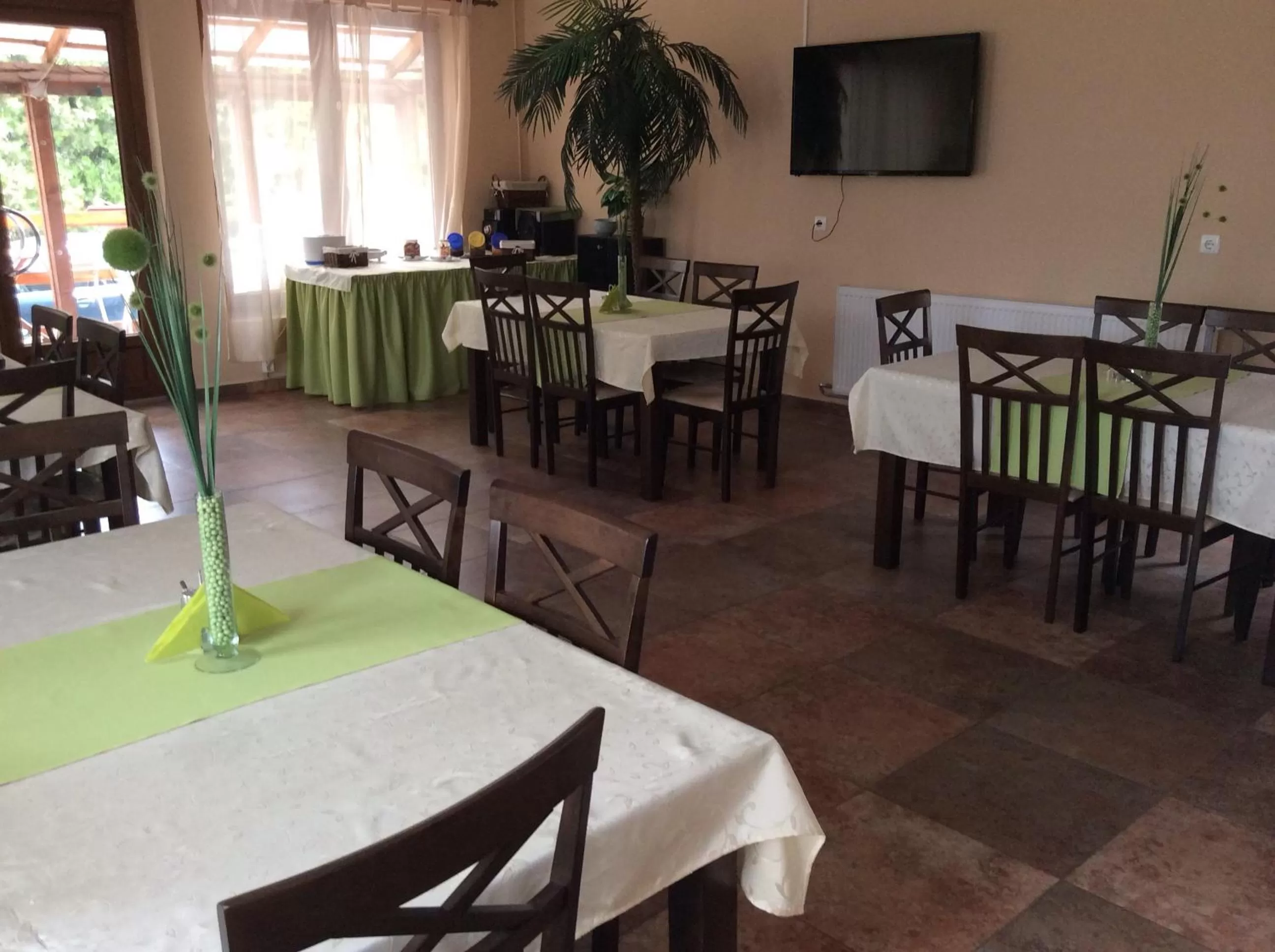 Communal lounge/ TV room in Abszolút Hotel és Panzió