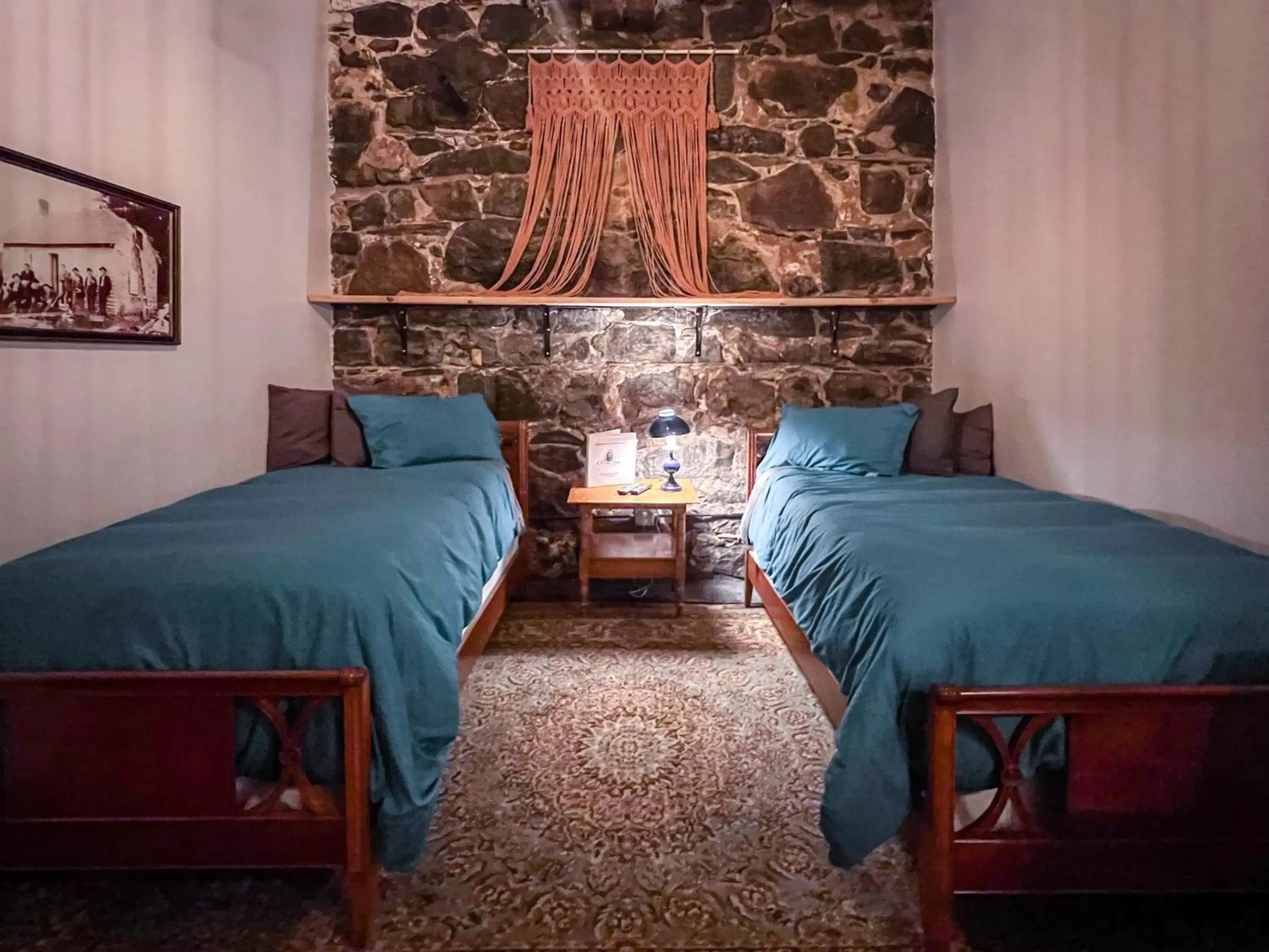 Budget Twin Room in The Oliver Inn Budget Twin Room in The Oliver Inn