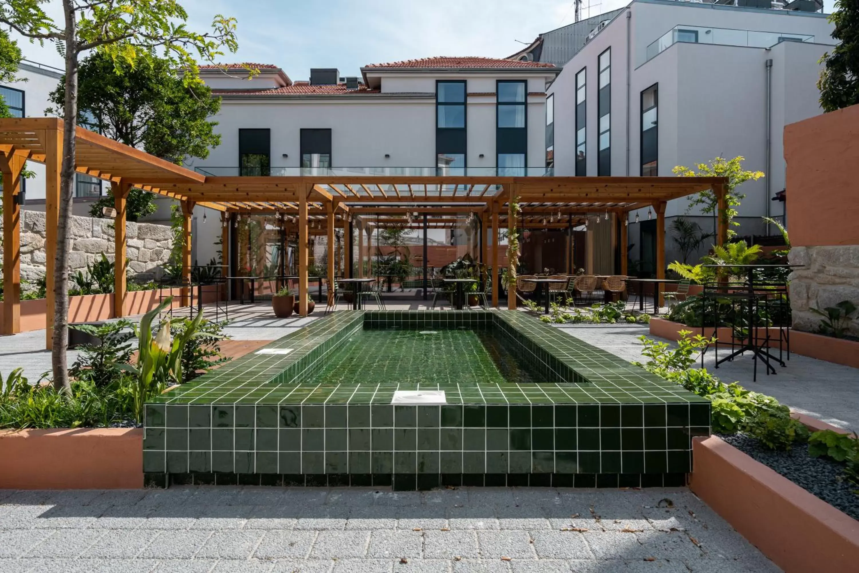 Off site, Swimming Pool in The Editory Garden Porto Hotel