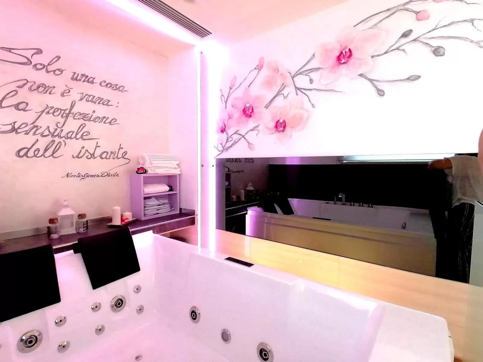 Hot Tub, Bed in BellavistaRelax