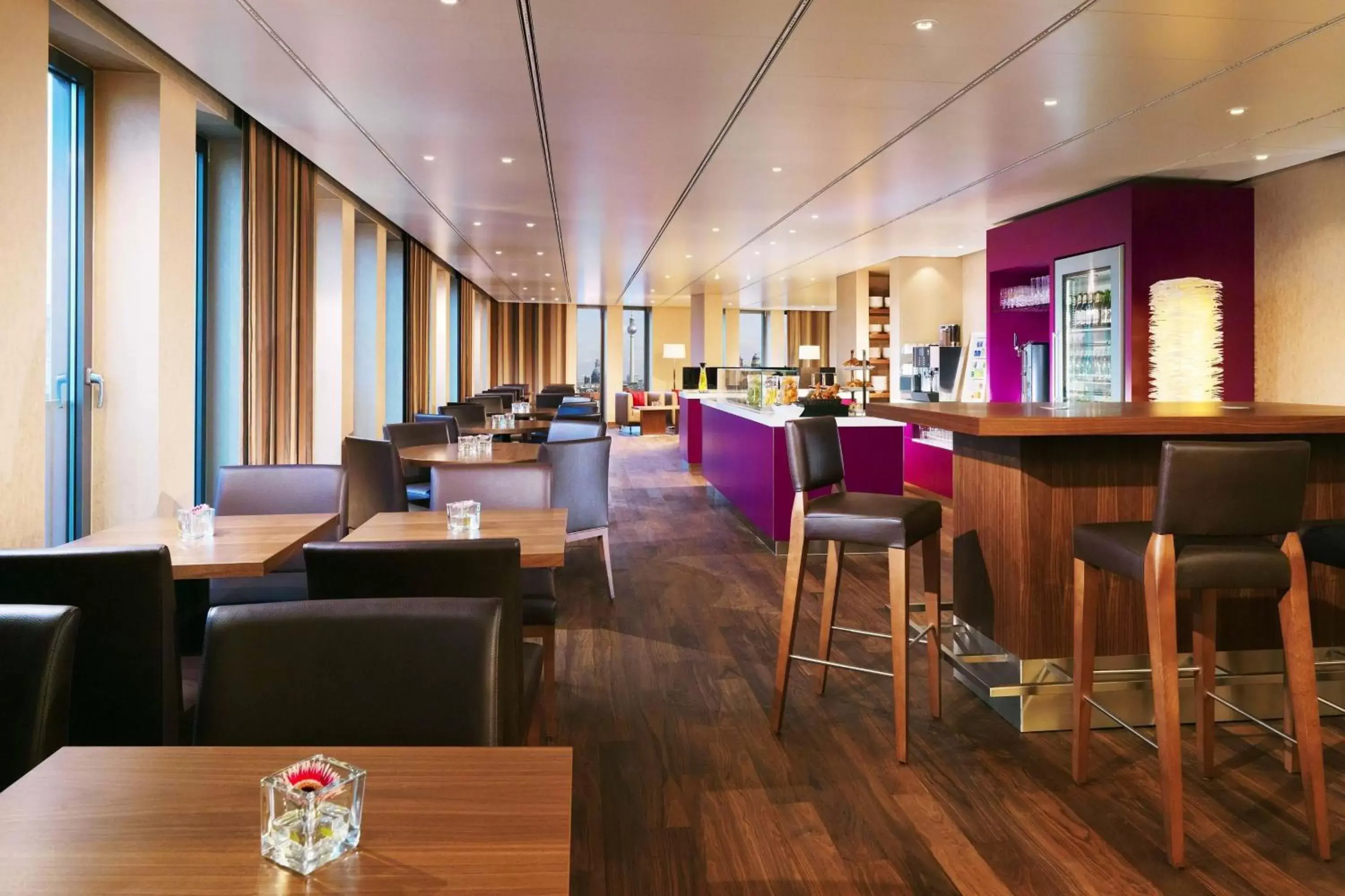 Lounge or bar, Restaurant/Places to Eat in Berlin Marriott Hotel