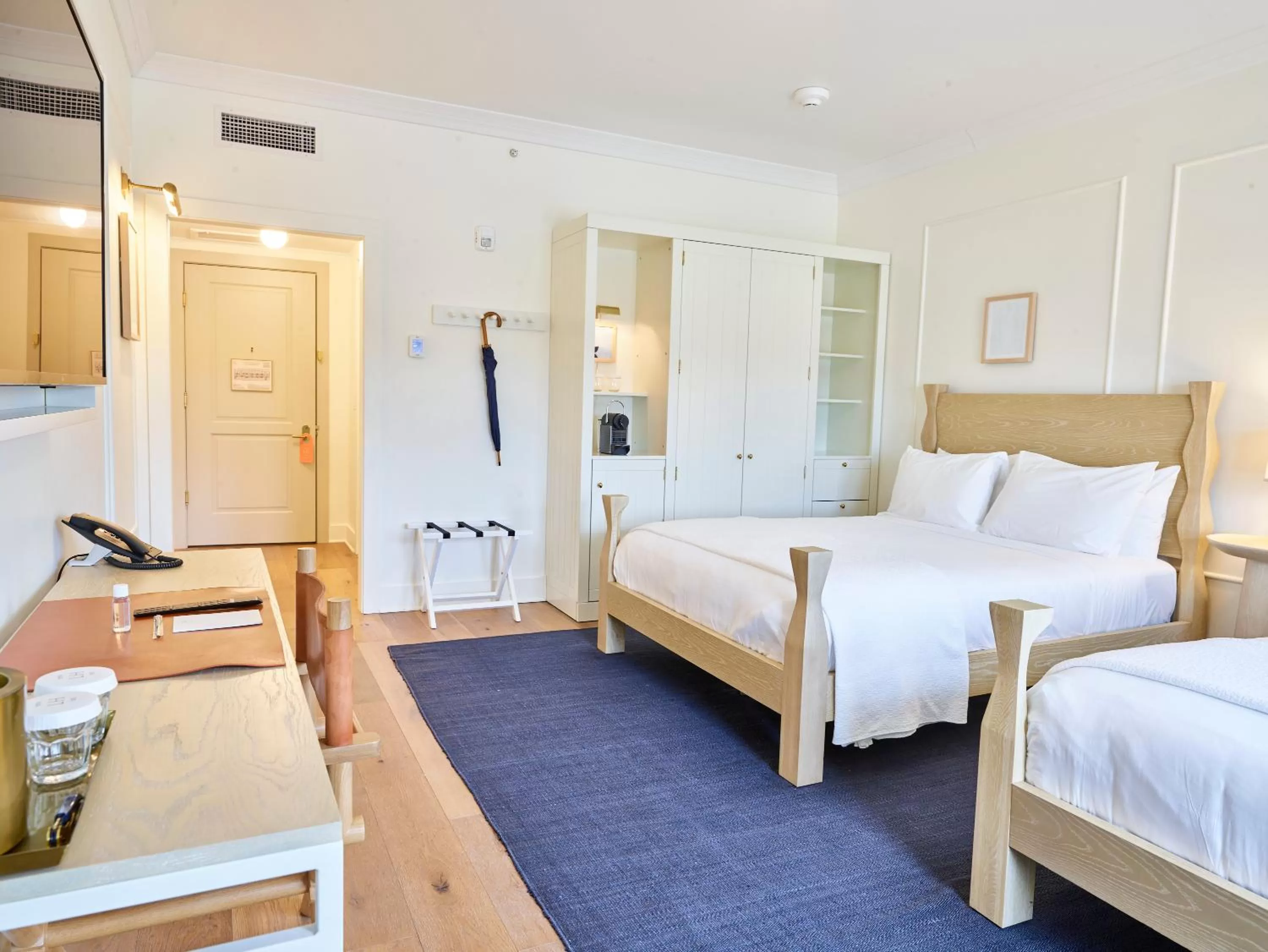 Queen Room - Disability Access in The Lake House on Canandaigua