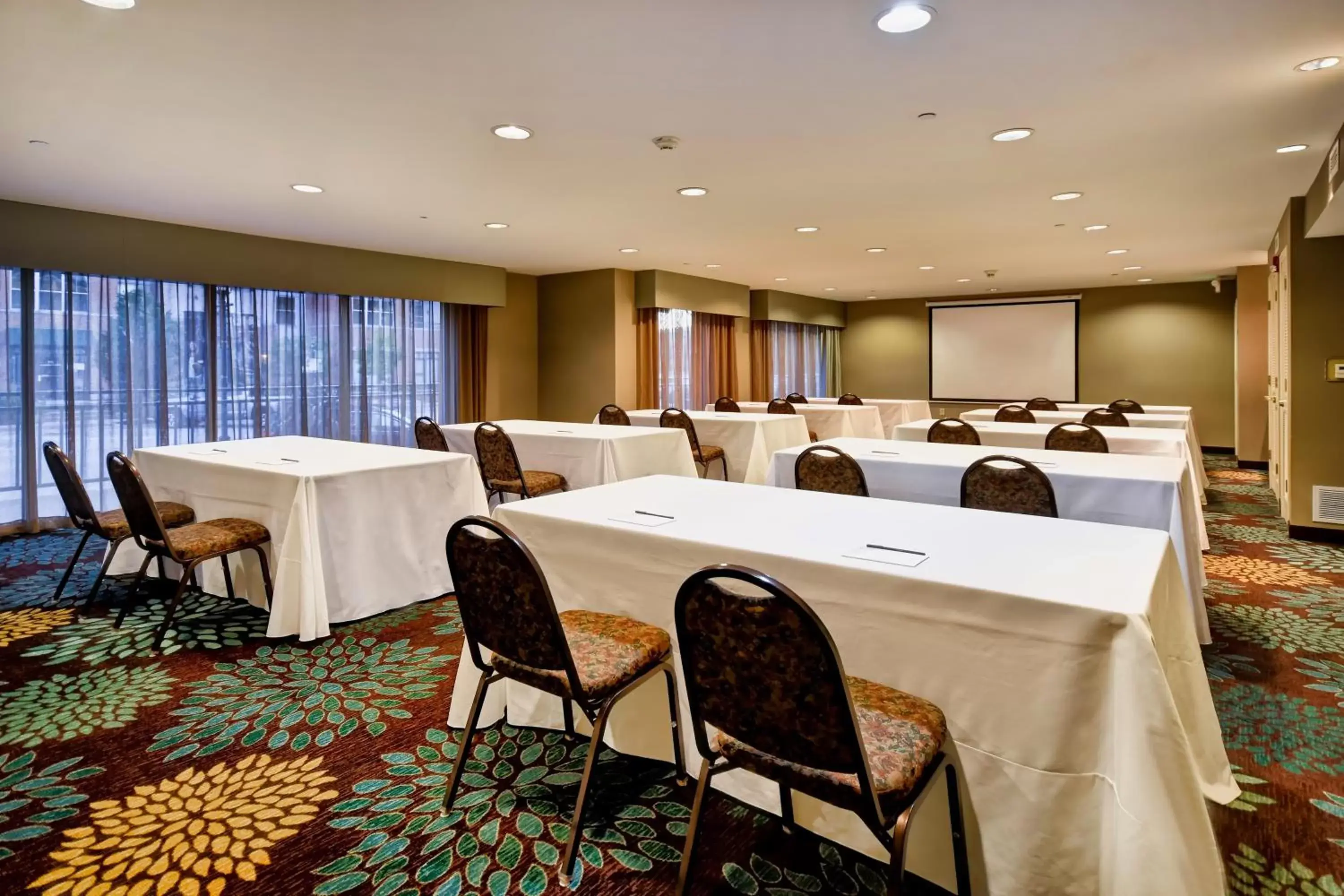 Meeting/conference room in Staybridge Suites Middleton/Madison-West, an IHG Hotel