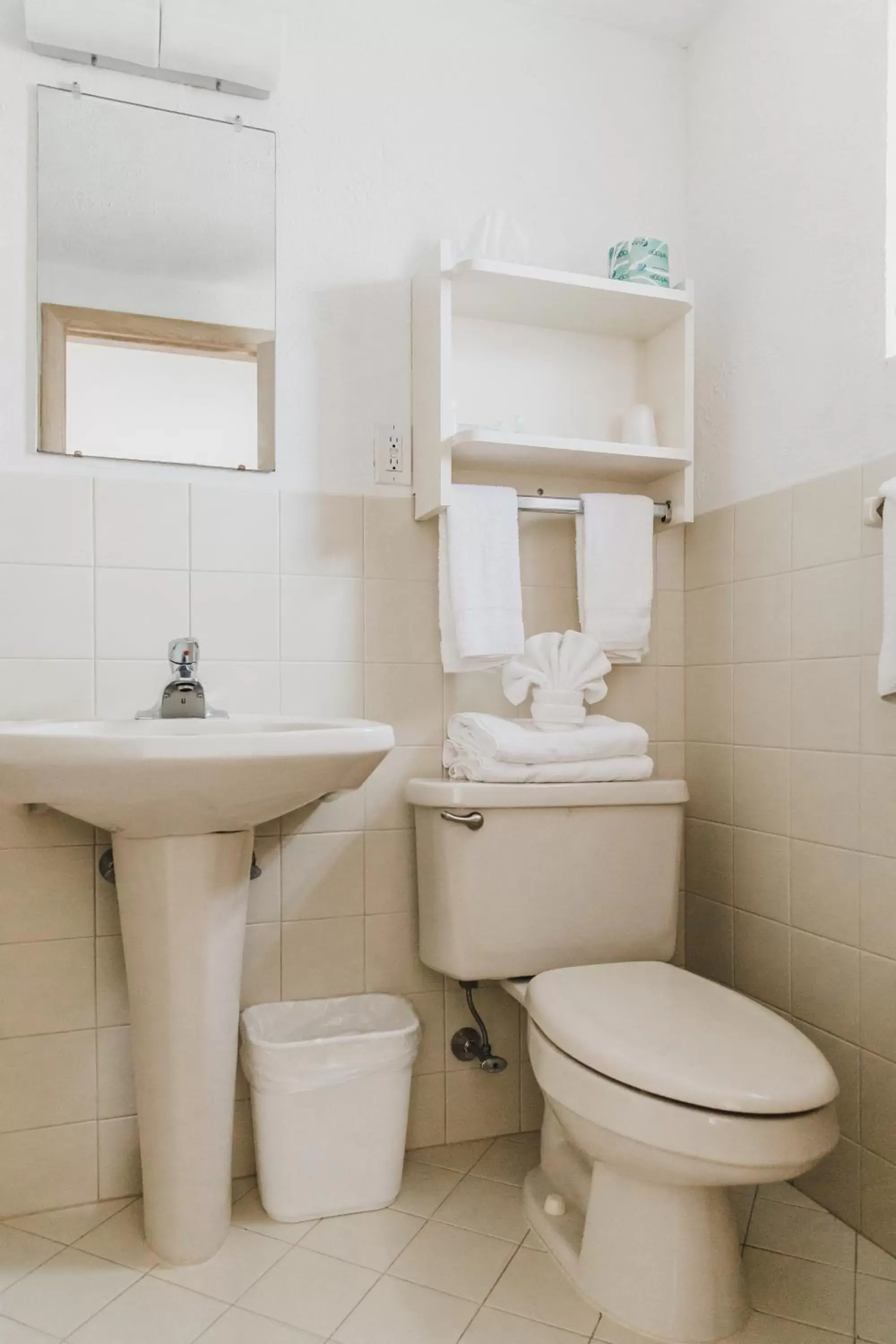 Bathroom in Heart of Wildwood Motel