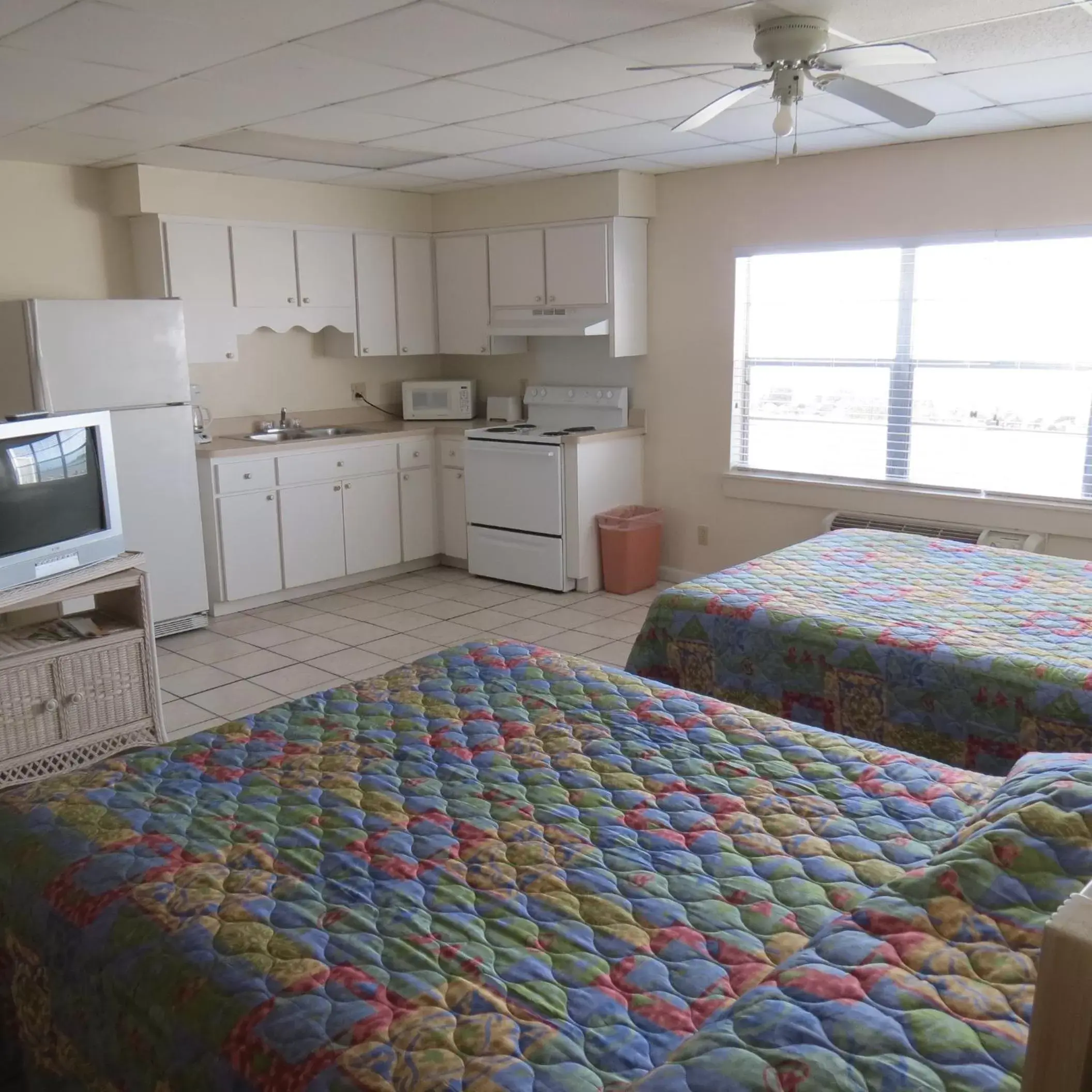Photo of the whole room, Bed in Beach Front Motel Cedar Key