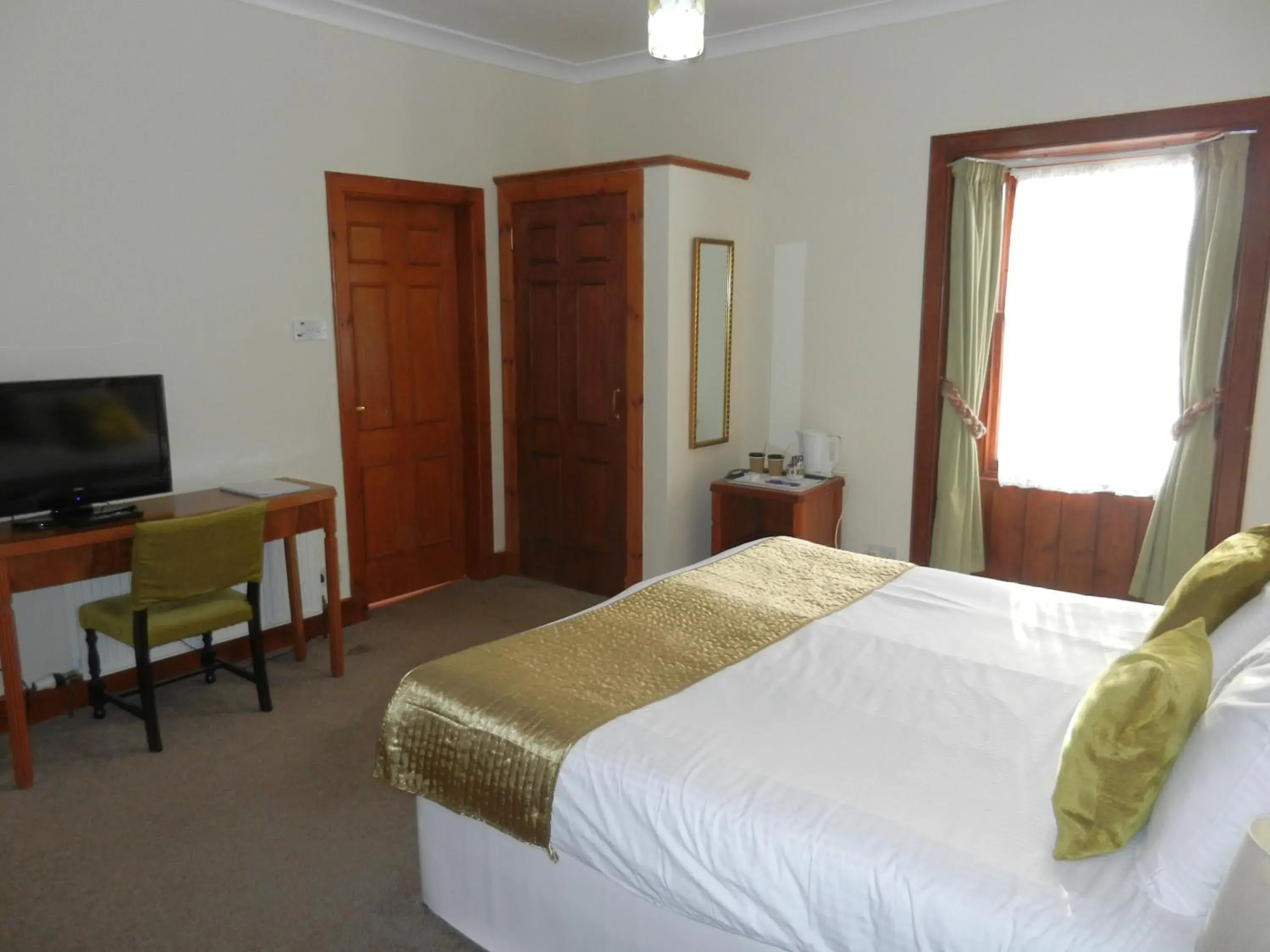 Bedroom, Bed in Mansfield Castle Hotel