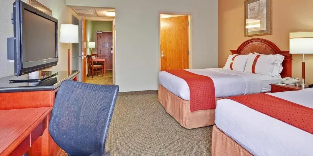 Room with Two Beds - Hearing Accessible - Non-Smoking in Holiday Inn Memphis-University of Memphis, an IHG Hotel