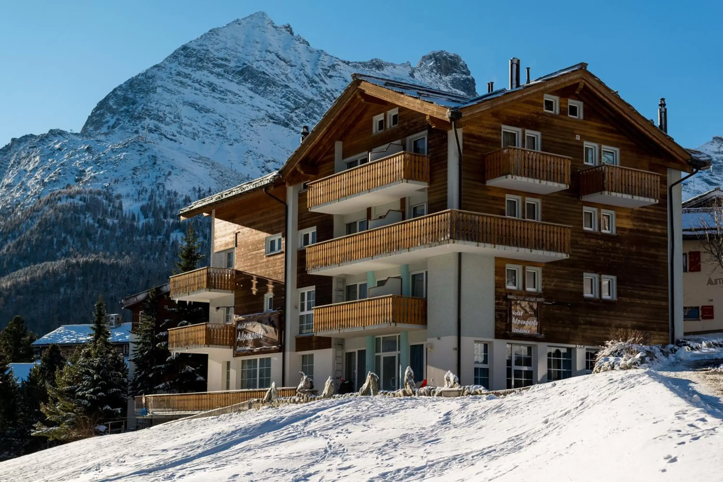 Facade/entrance, Winter in Hotel Alpenperle