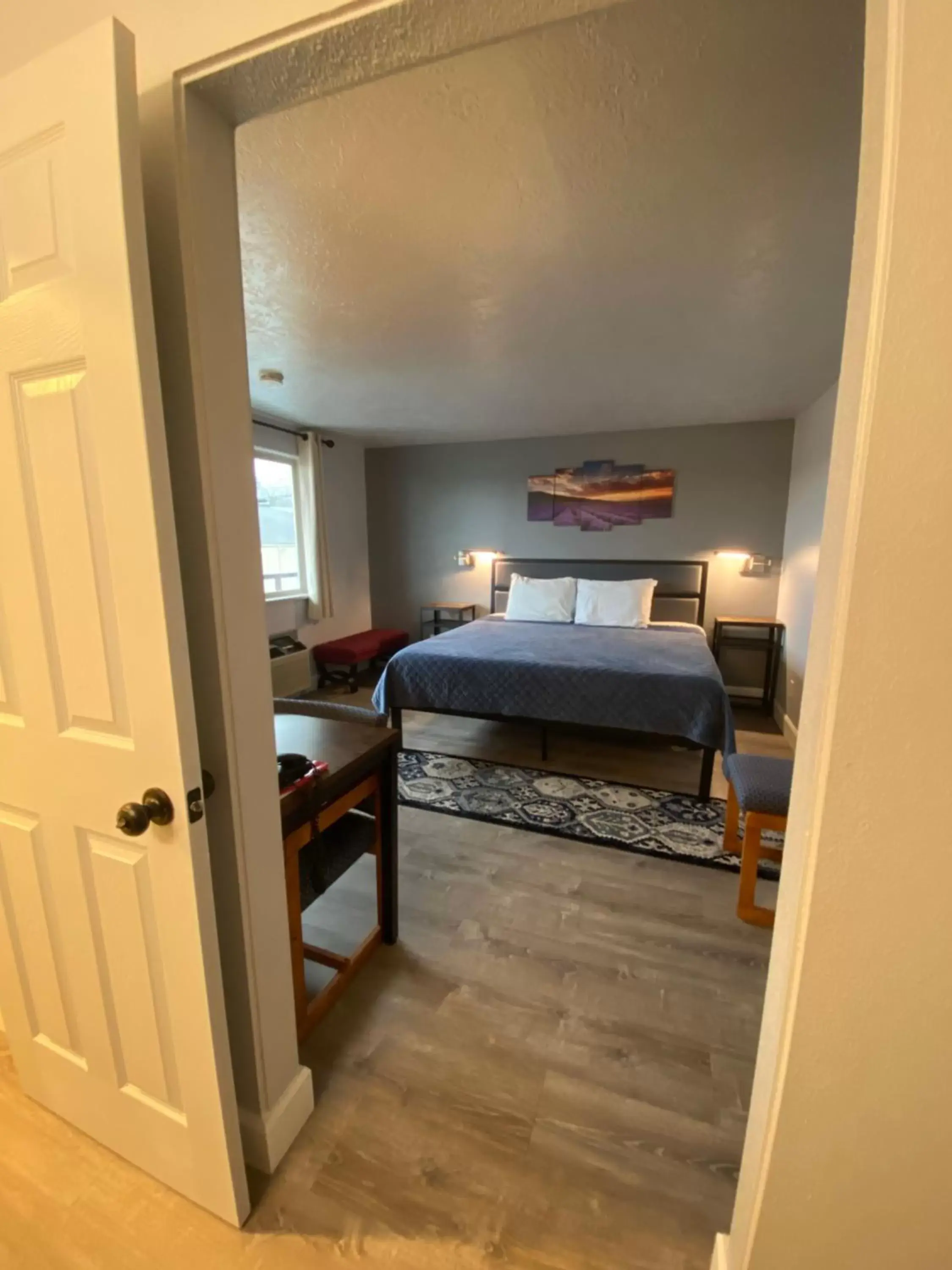 Standard King Room in Aircrest Motel Standard King Room in Aircrest Motel