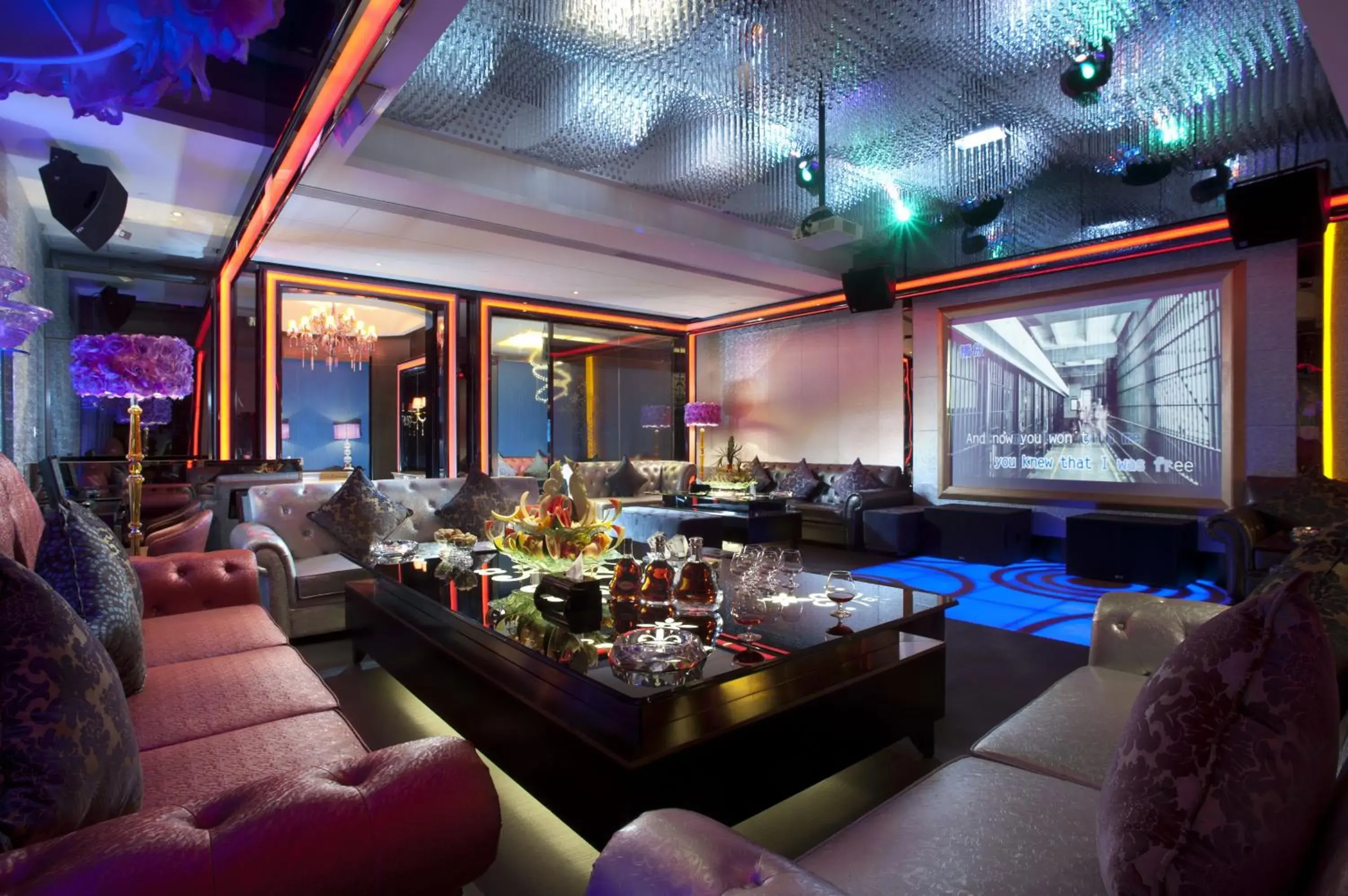 Lounge or bar in Crowne Plaza Huizhou, an IHG Hotel