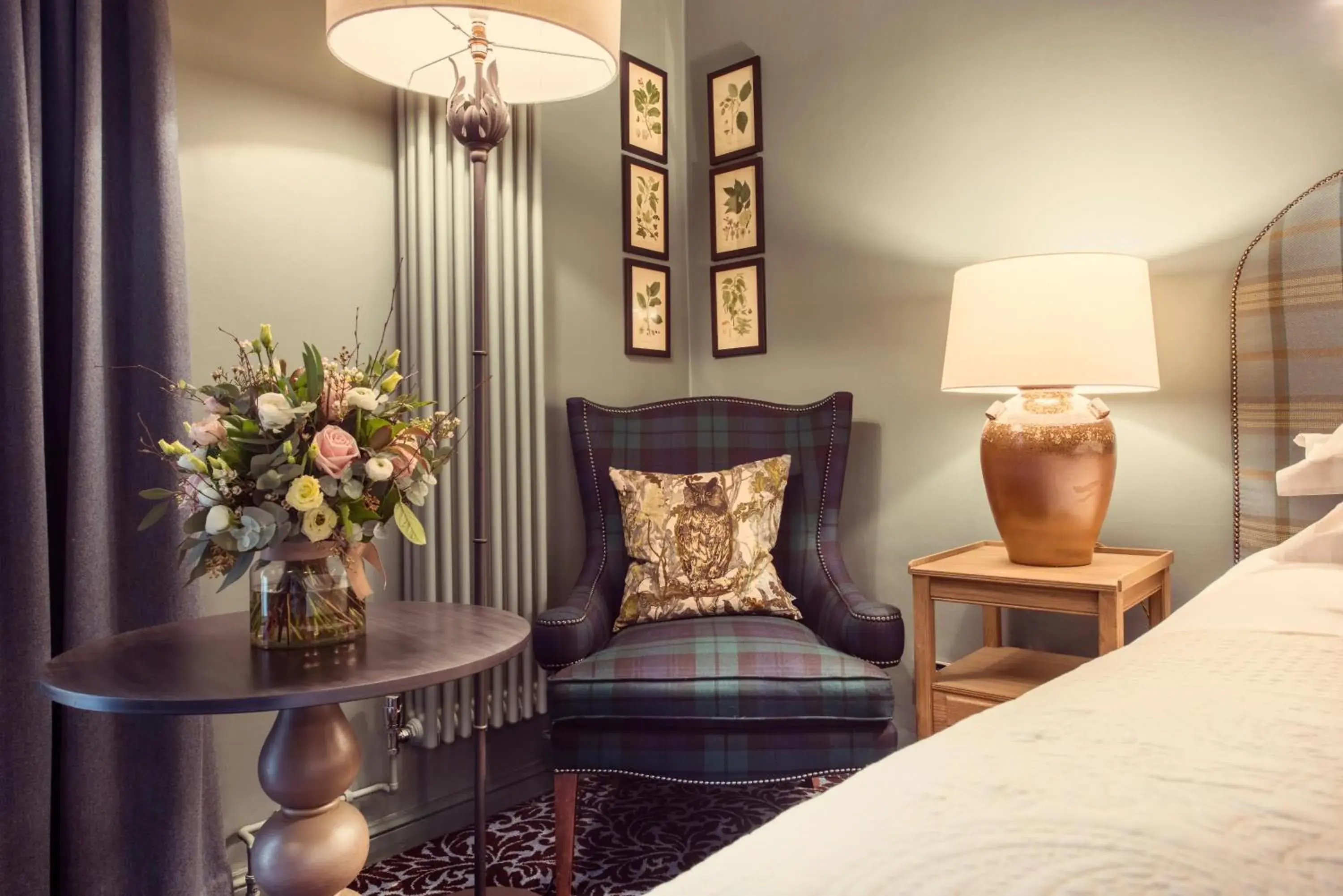 Bedroom, Seating Area in The Lygon Arms