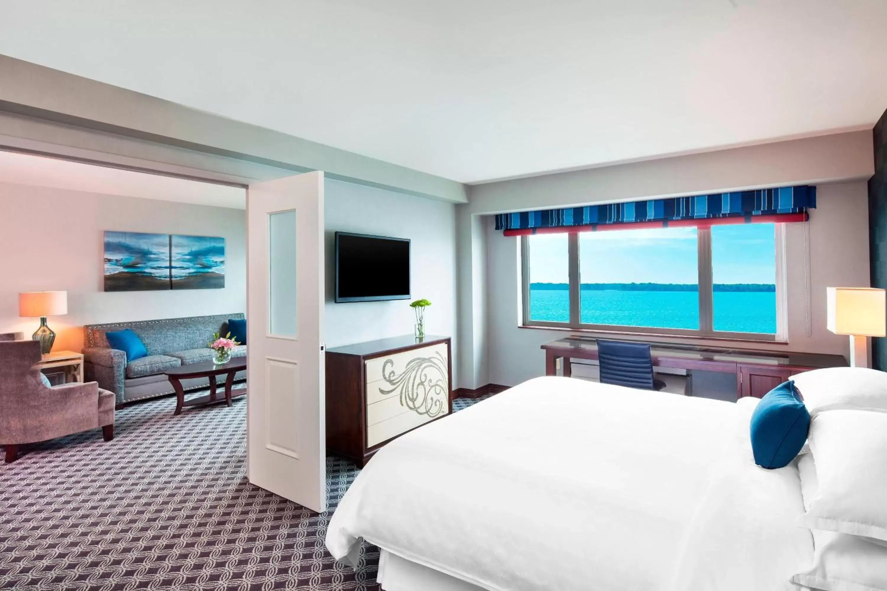 Bedroom, Sea View in Sheraton Erie Bayfront Hotel