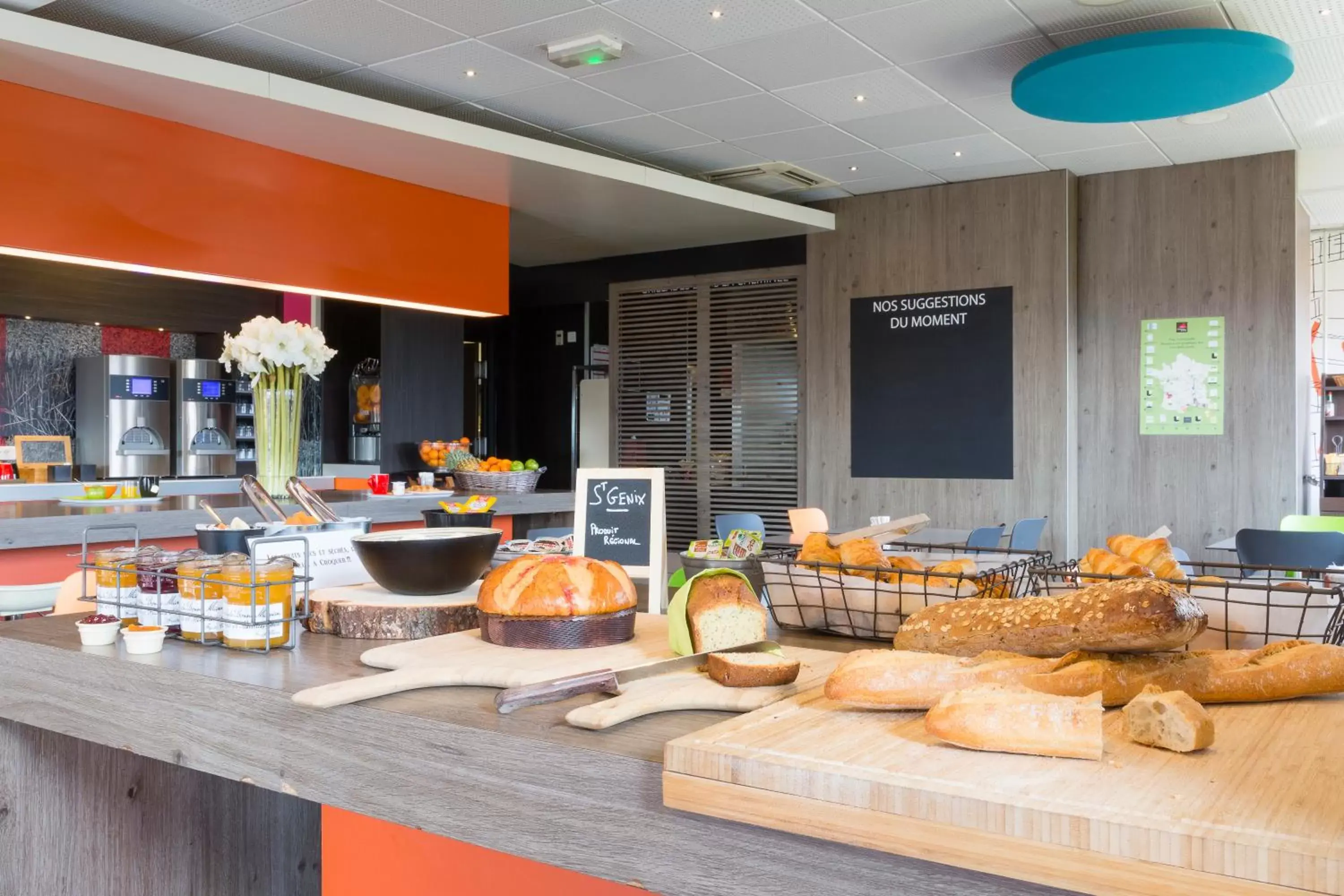 Buffet breakfast, Restaurant/Places to Eat in ibis Styles Romans-Valence Gare TGV