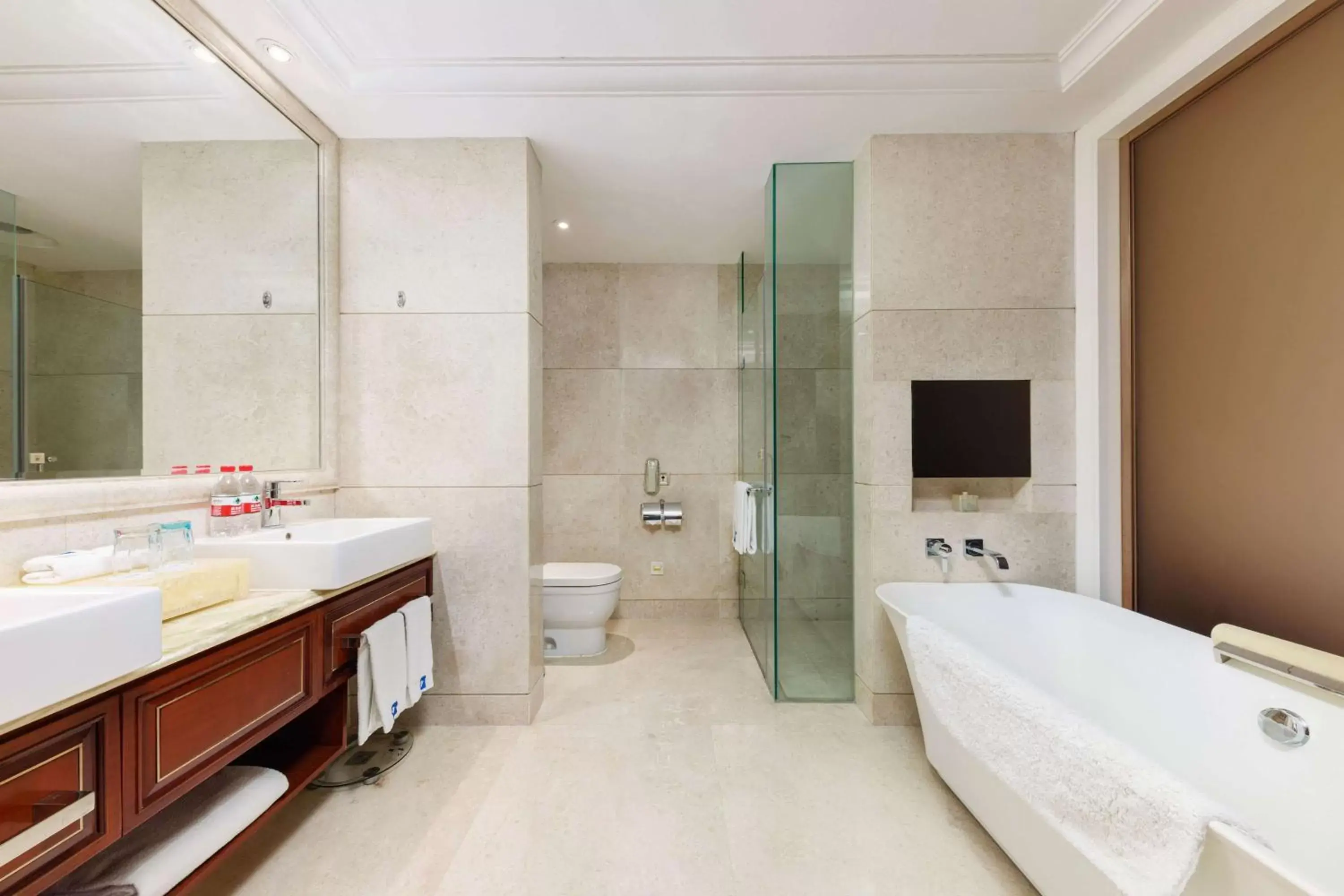 TV and multimedia, Bathroom in Wyndham Foshan Shunde