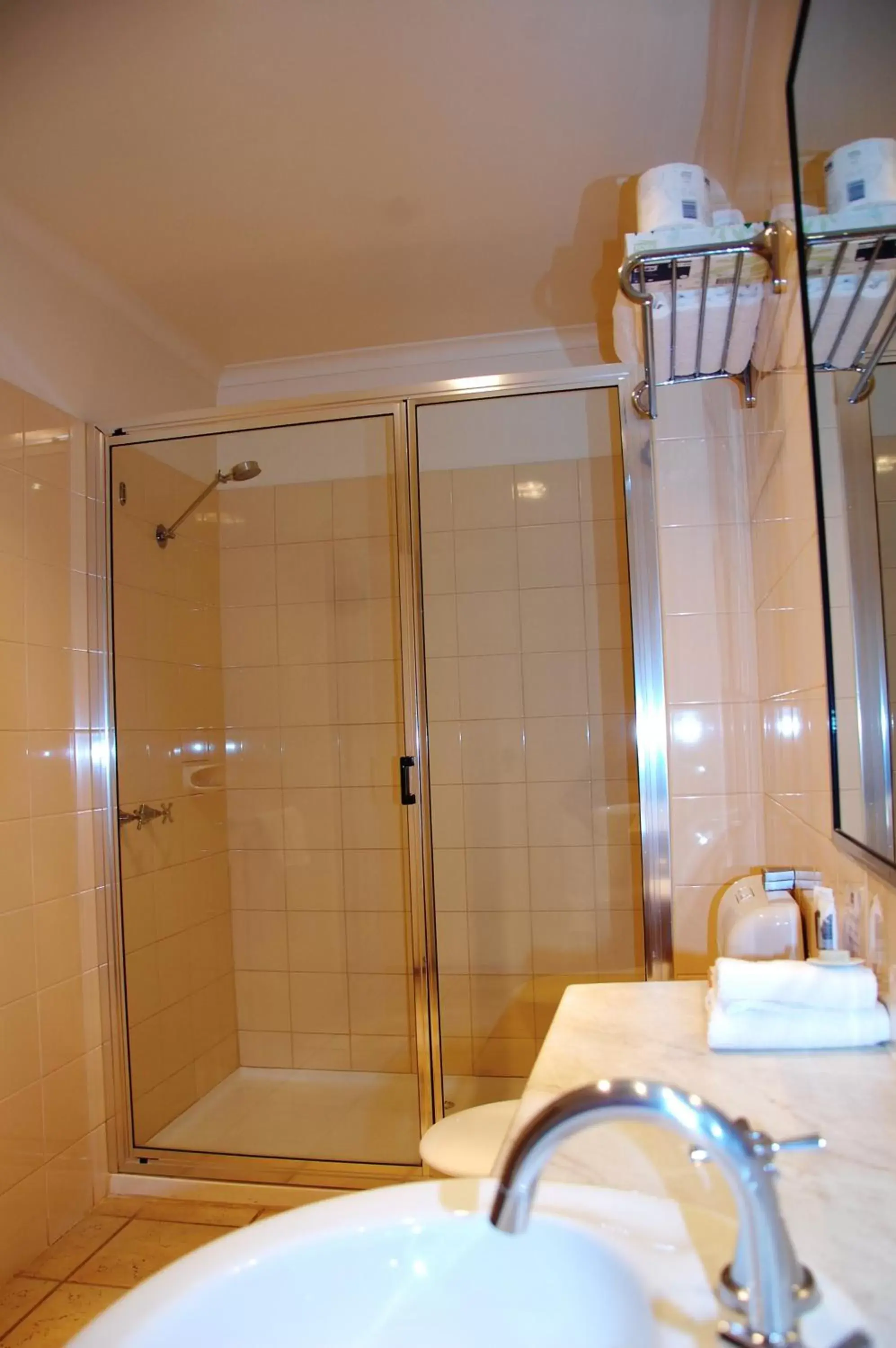 Bathroom in Mercure Hotel Mildura Bathroom in Mercure Hotel Mildura