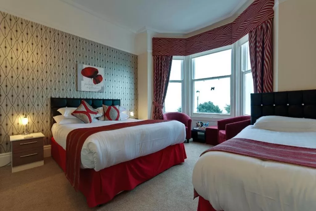 Bed in Lauriston & Lawton Court Hotel