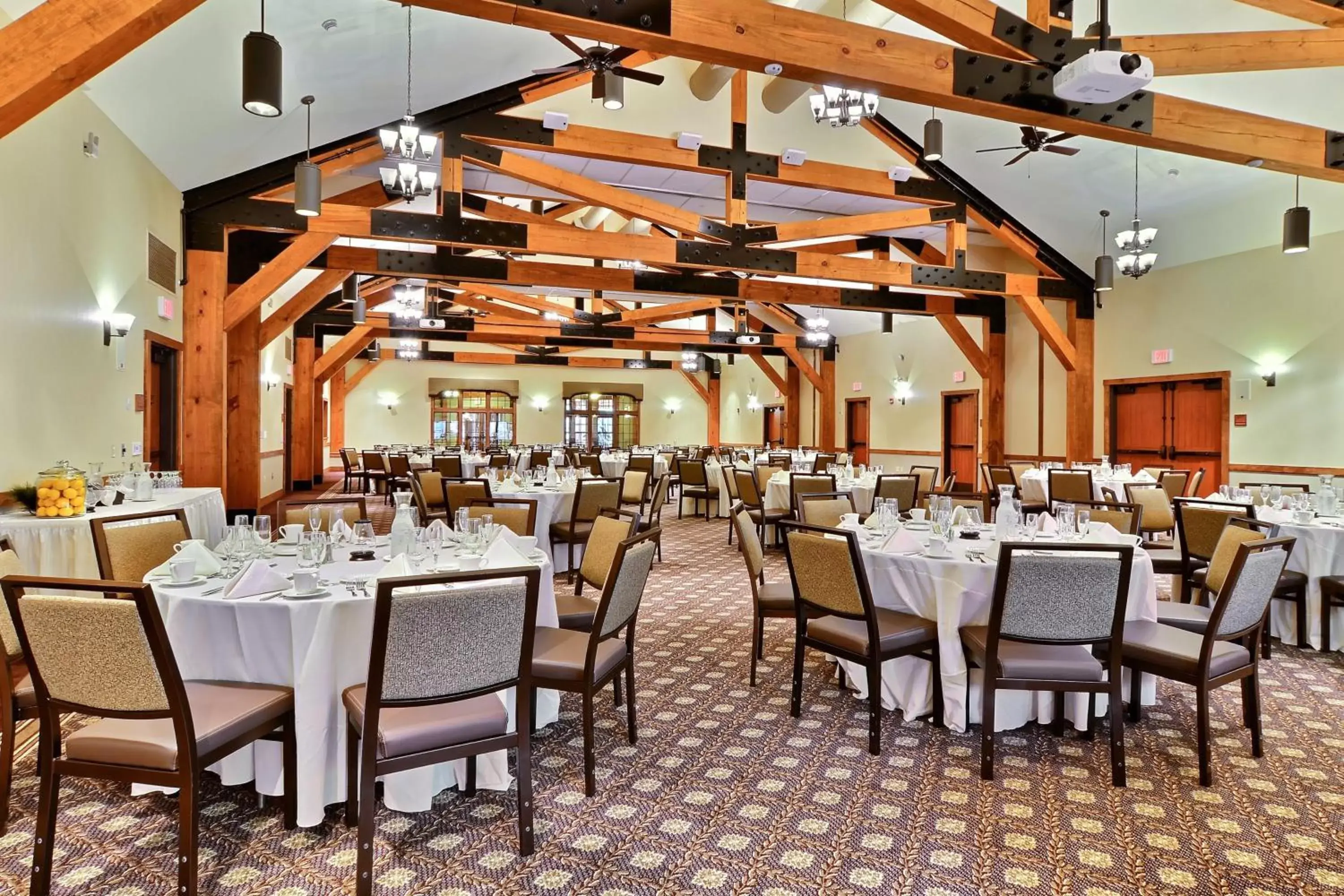 Banquet/Function facilities, Restaurant/Places to Eat in Pine Barn Inn