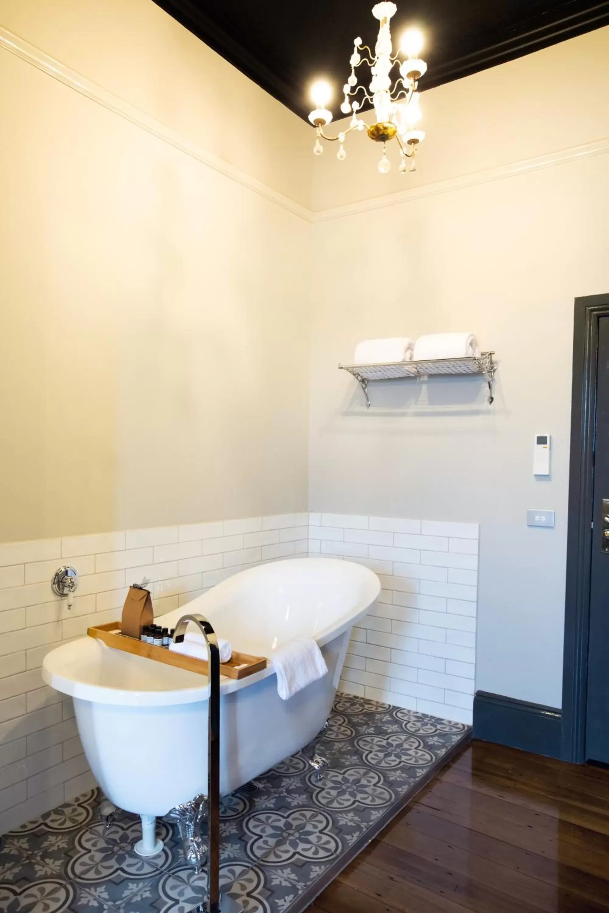 Bath, Bathroom in Hotel Australasia