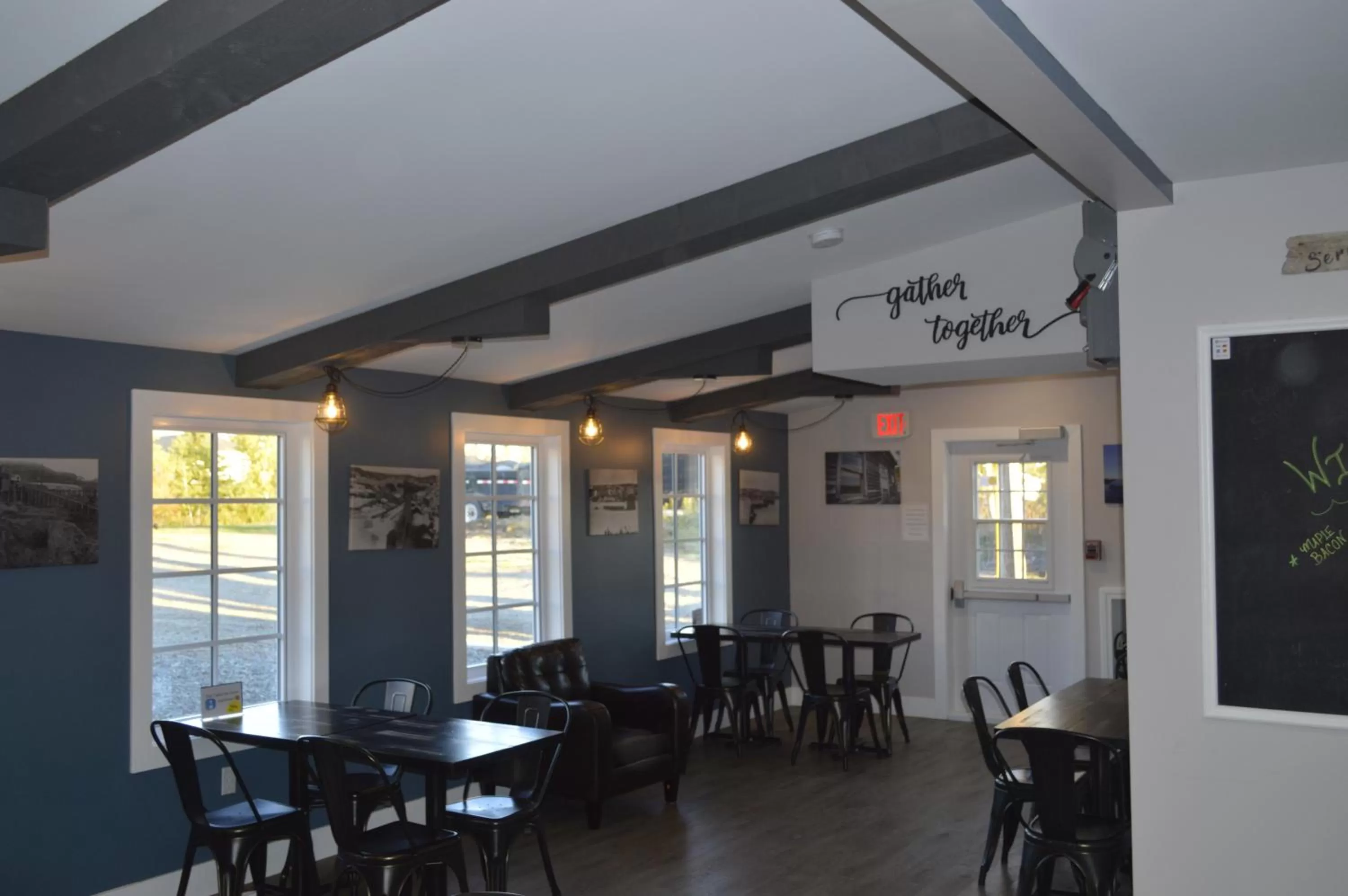 Lounge or bar, Restaurant/Places to Eat in Bumblebee Bight Inn