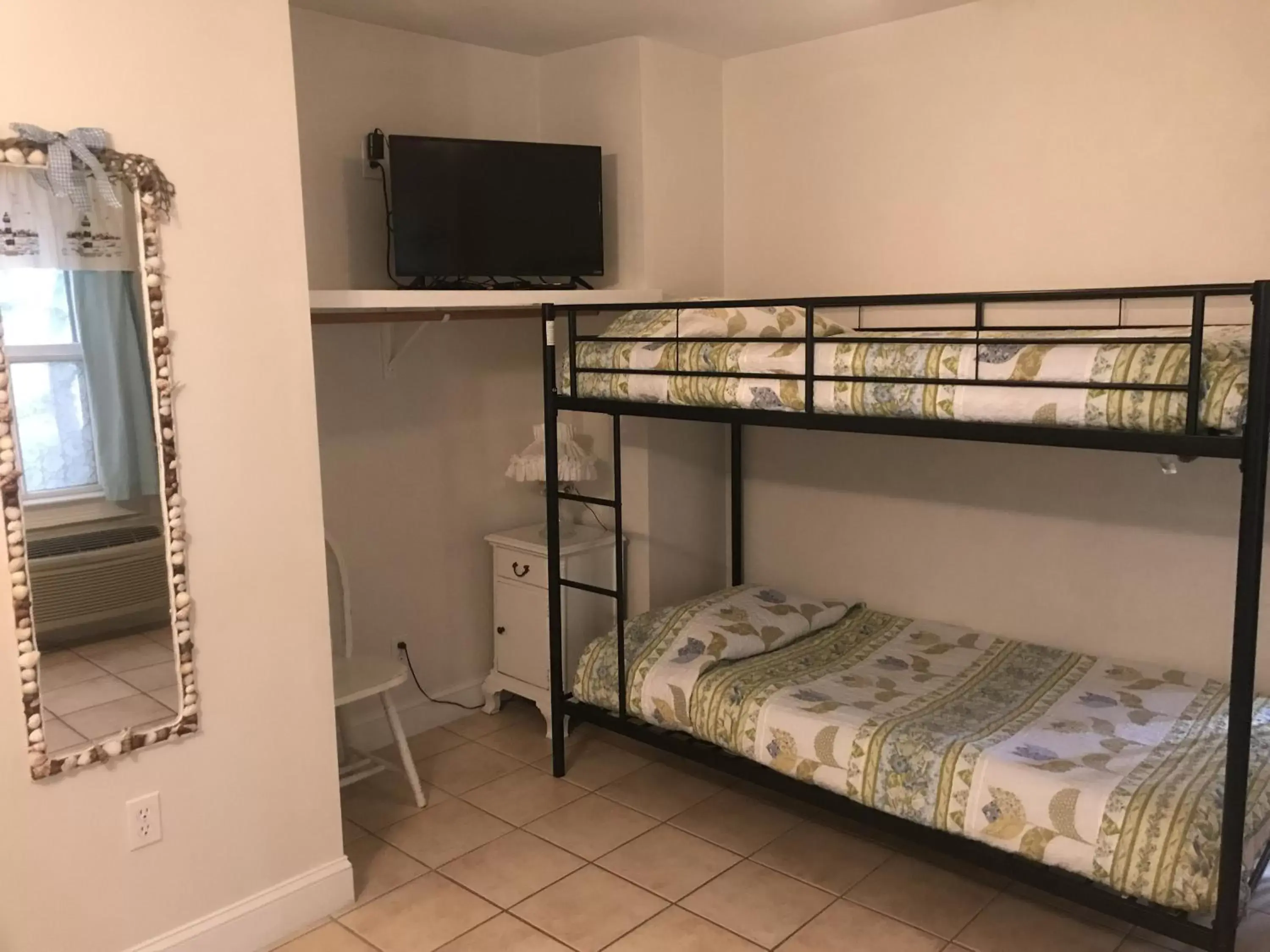 Queen Studio in Angie's Guest Cottage Queen Studio in Angie's Guest Cottage