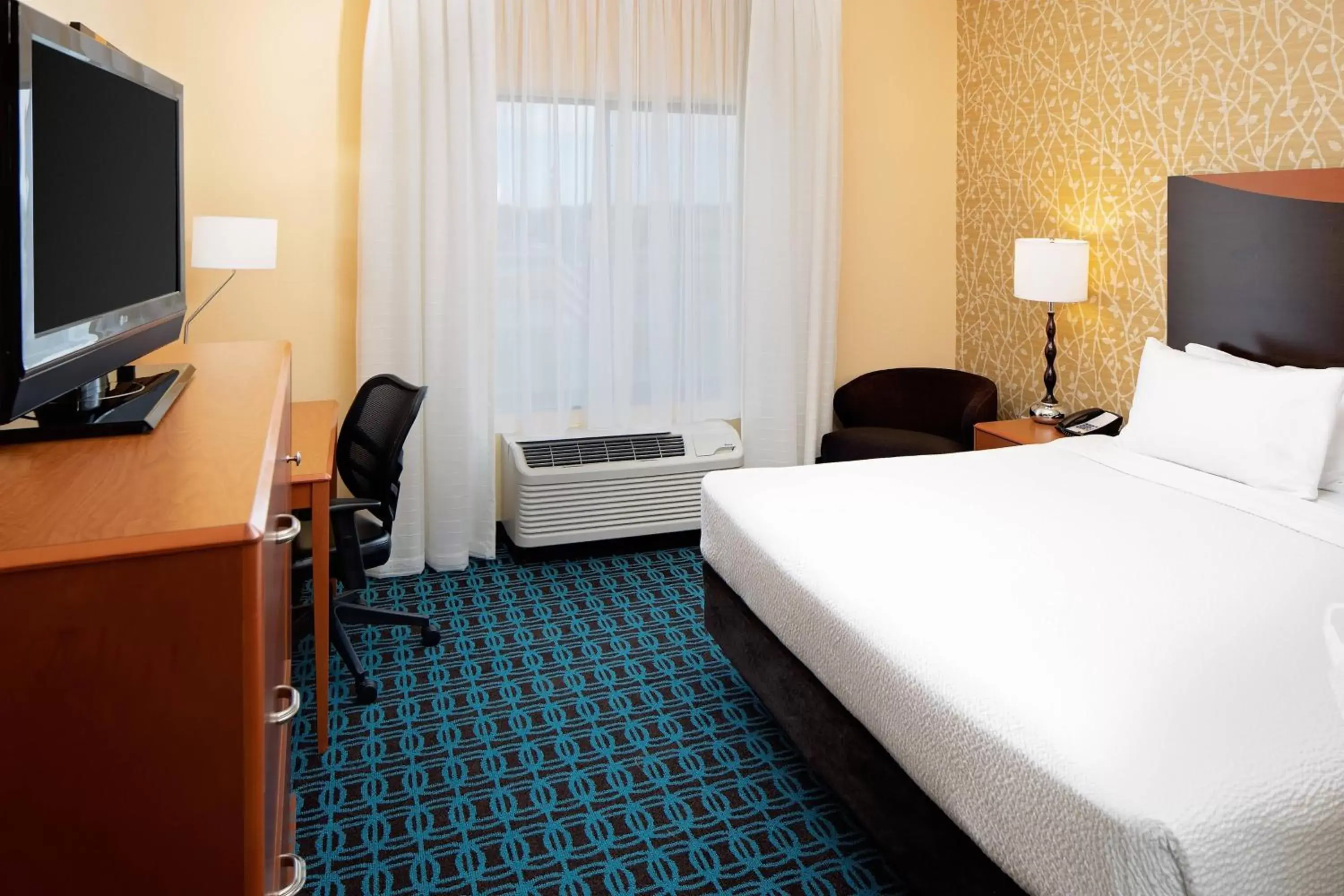 Photo of the whole room, Bed in Fairfield Inn and Suites by Marriott Dallas Mansfield