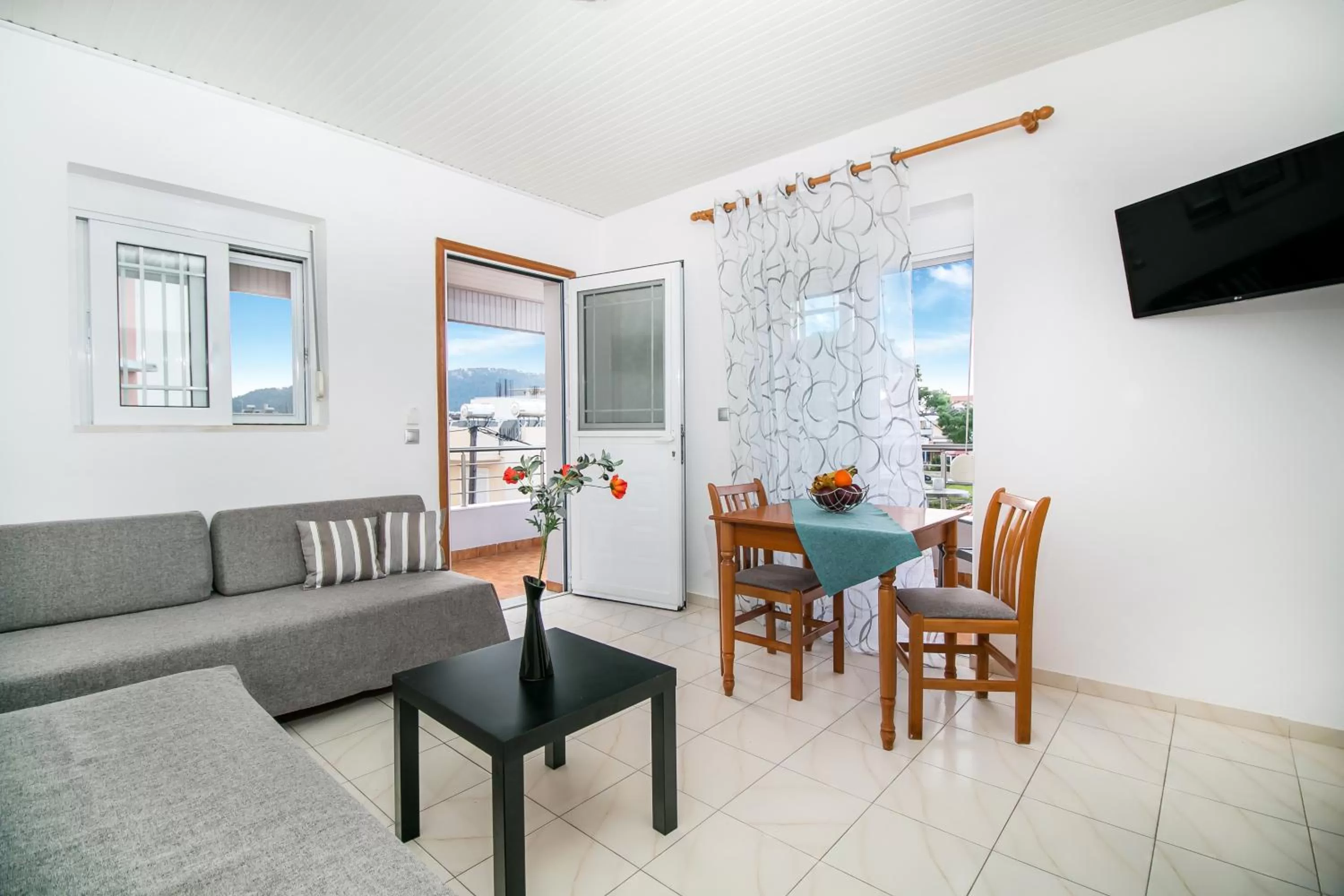 Seating area in Platoni Elite