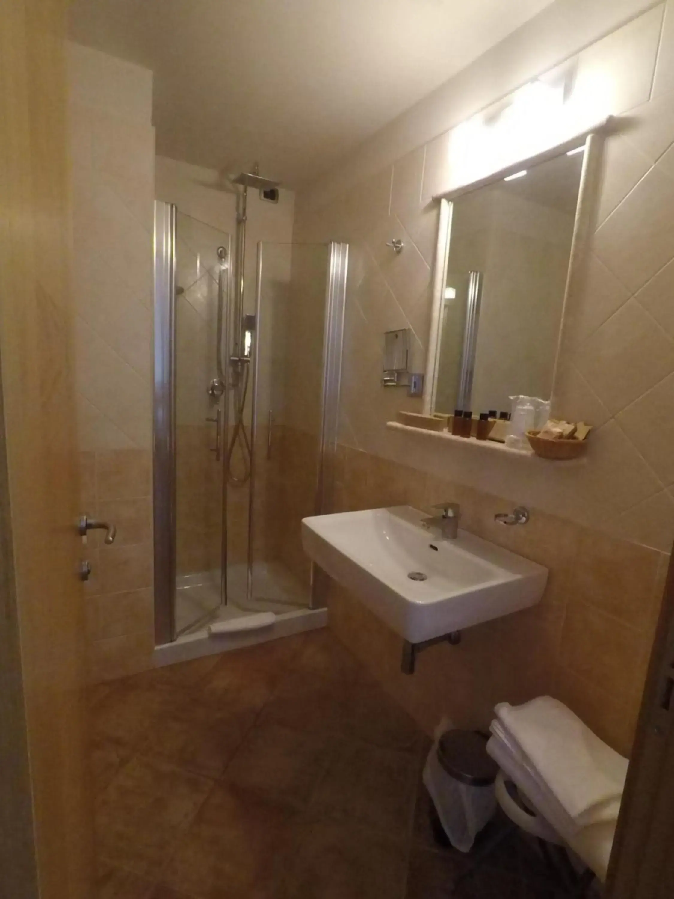 Bathroom in Hotel Villa Gustui Maris