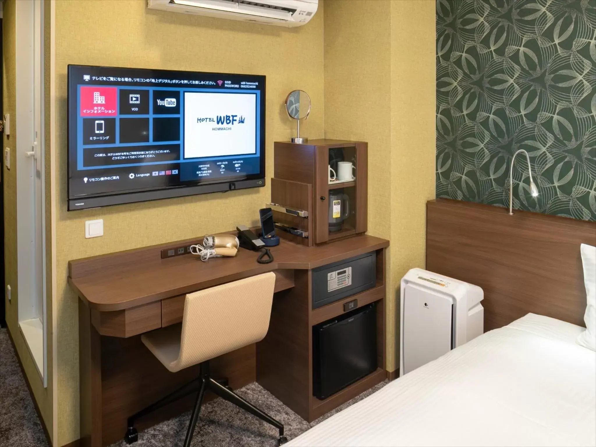 TV and multimedia, TV/Entertainment Center in Hotel WBF Hommachi