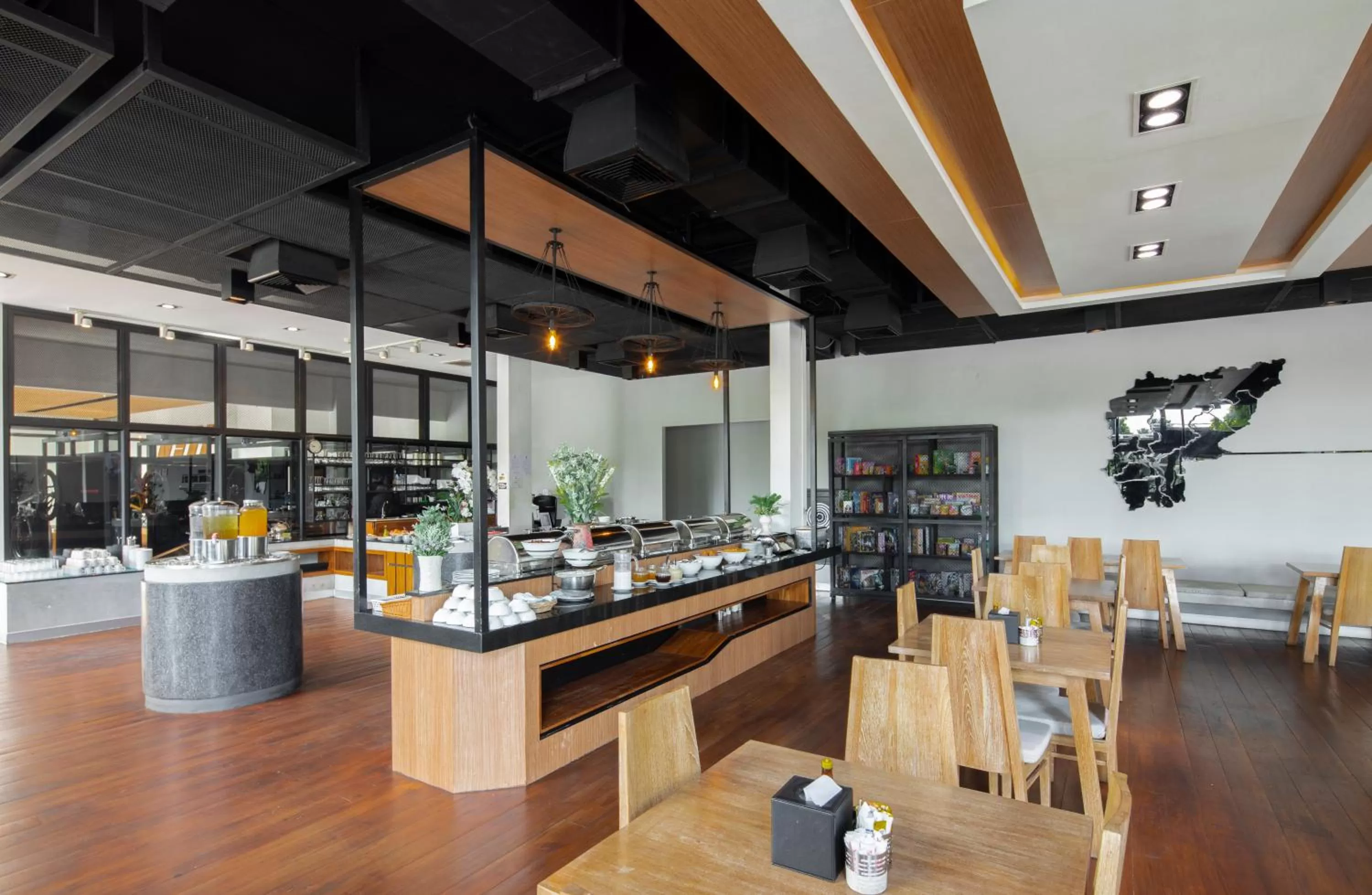 Restaurant/places to eat in The VELO'S Hotel and Pumptrack