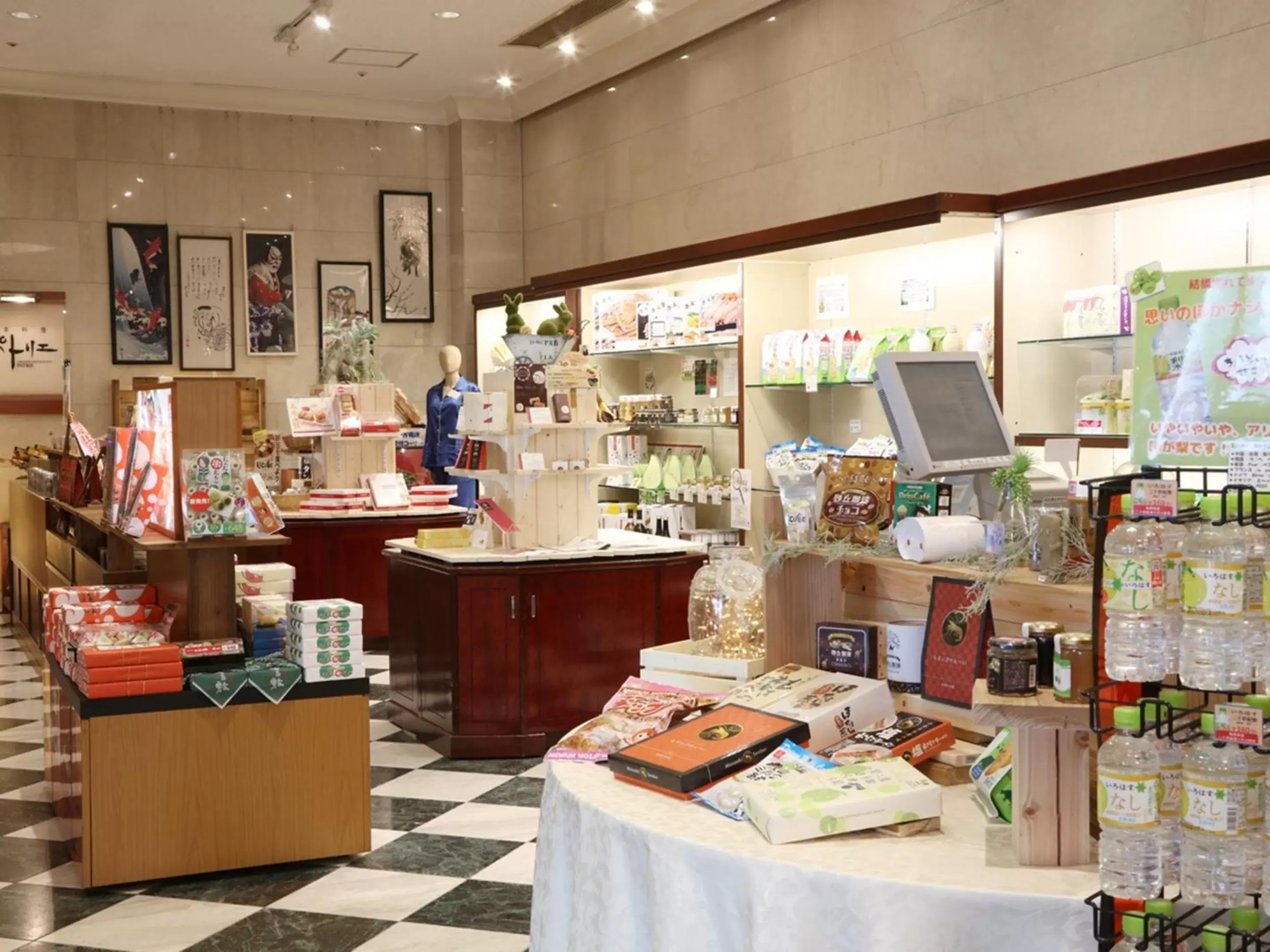 On-site shops in Hotel Monarque Tottori