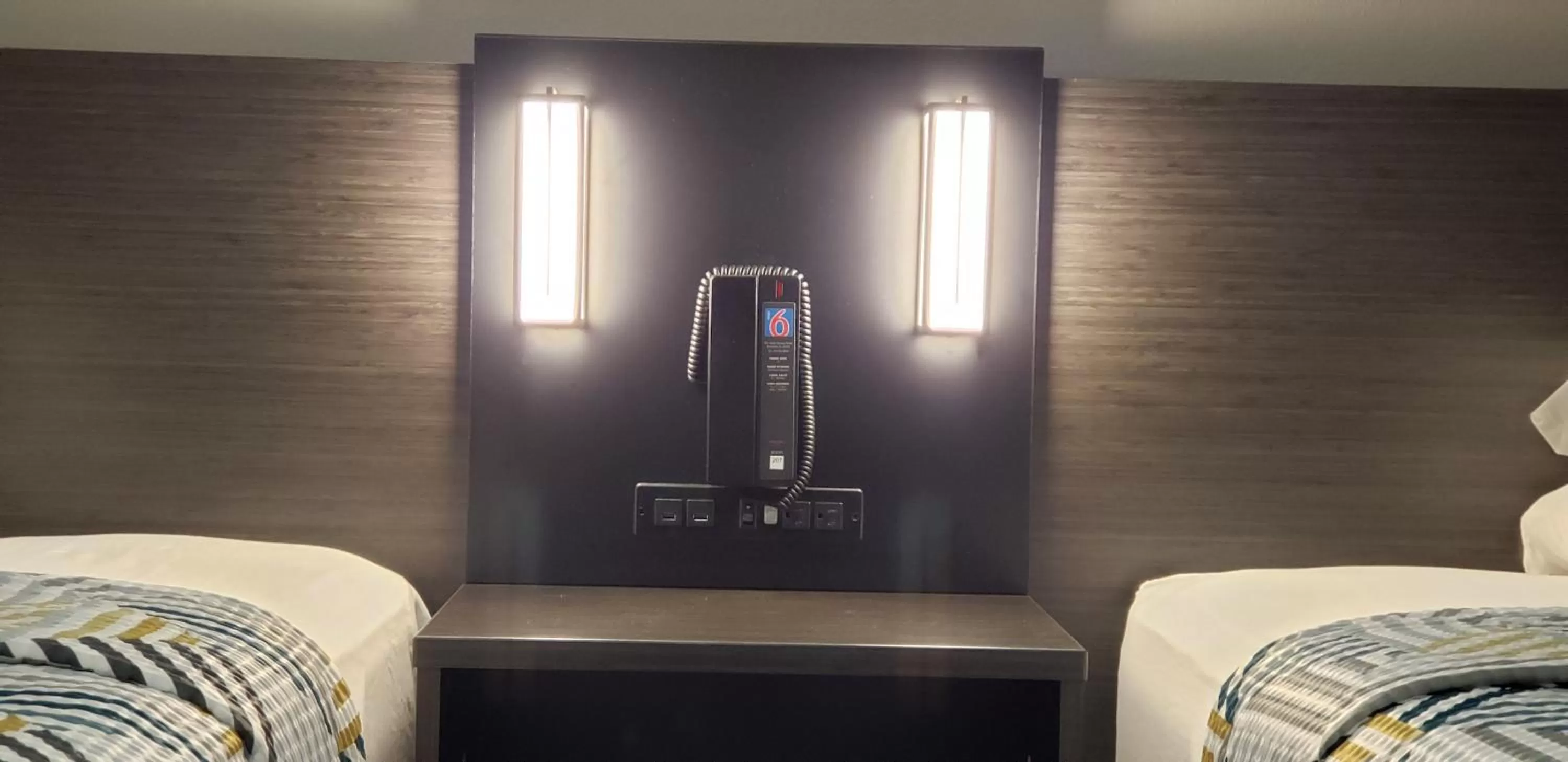 Bedroom in Motel 6-Kewanee, IL