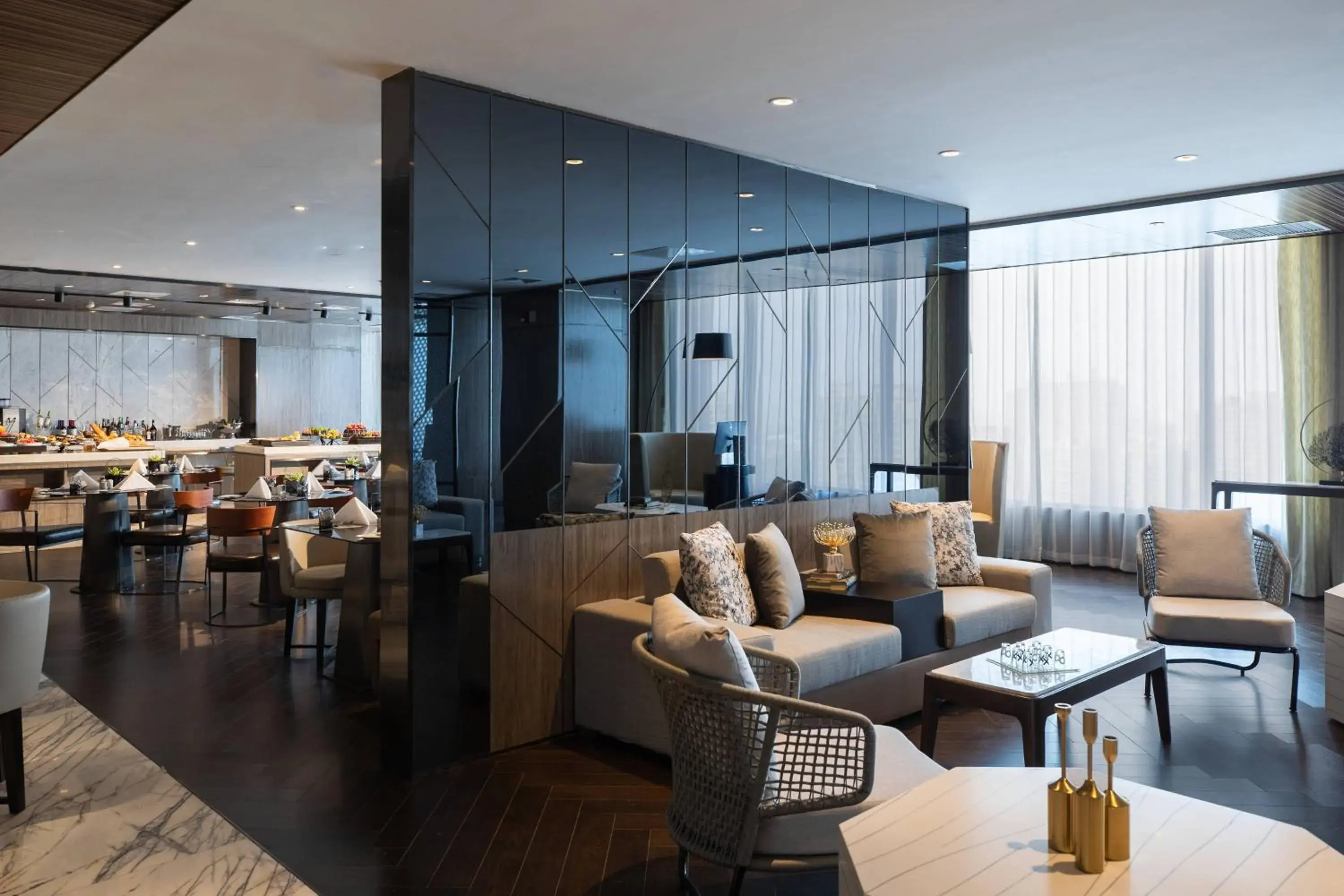 Lounge or bar in Renaissance Shenyang West Hotel