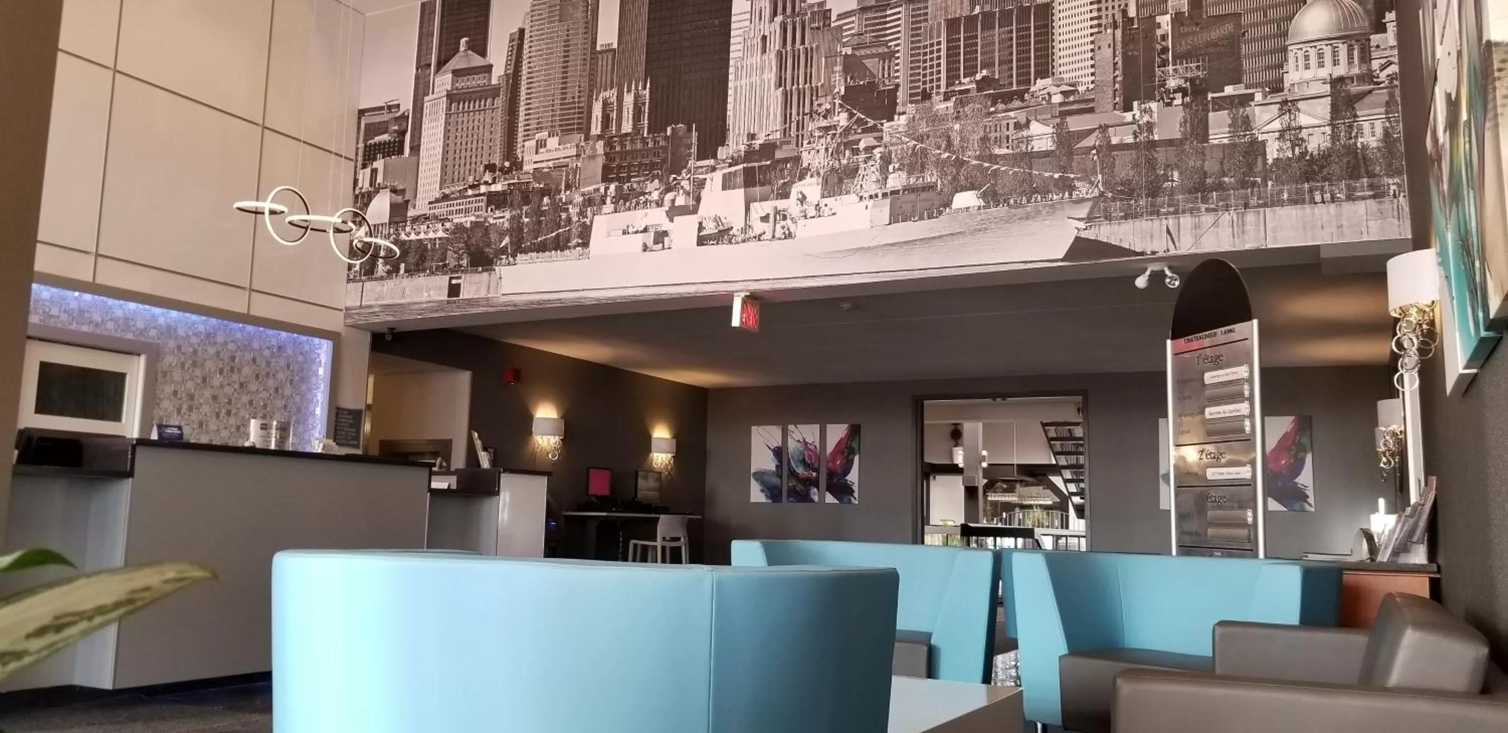 Lobby or reception in Best Western Laval-Montreal & Conference Centre