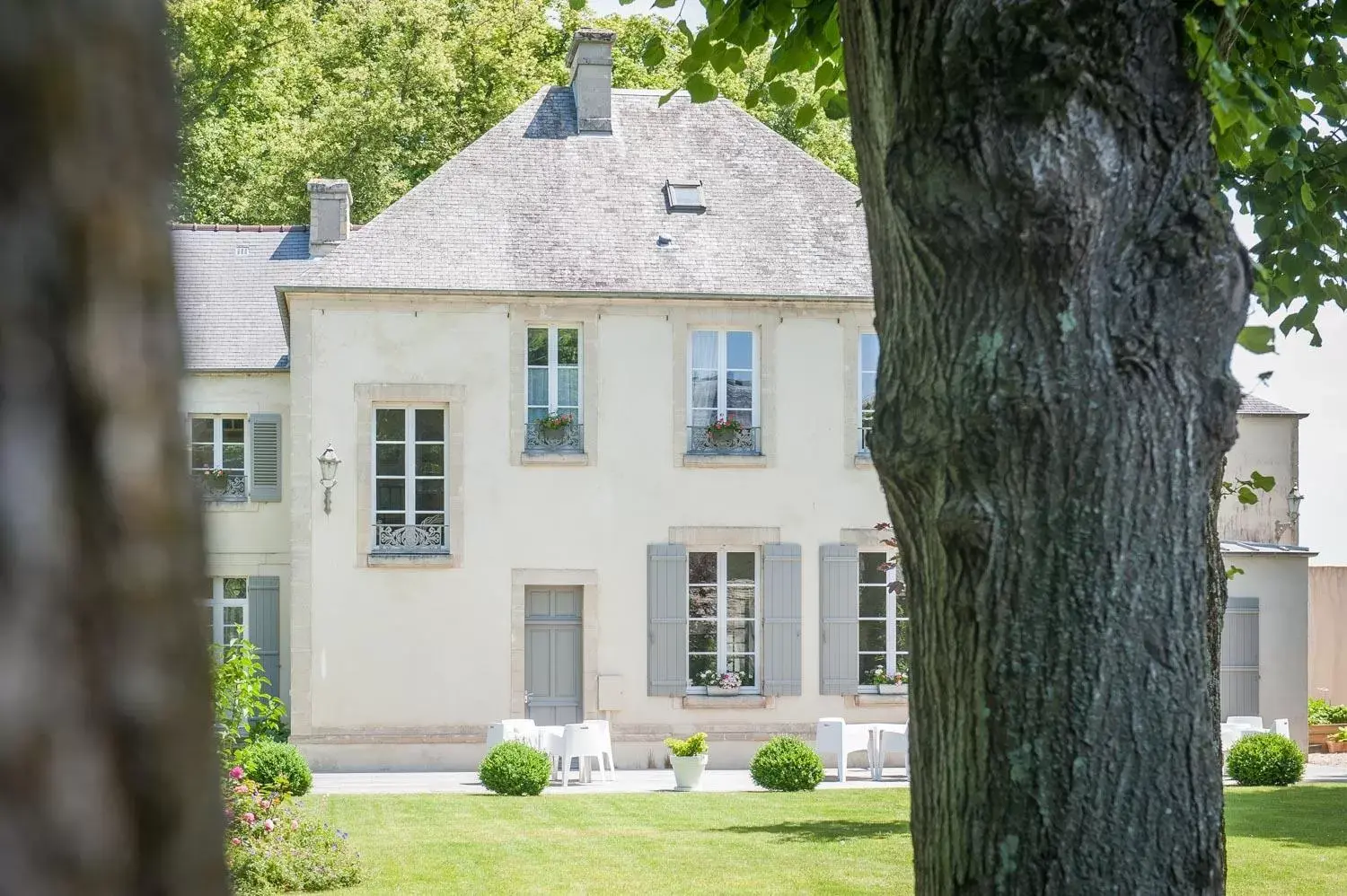 Garden, Property Building in Le Petit Matin