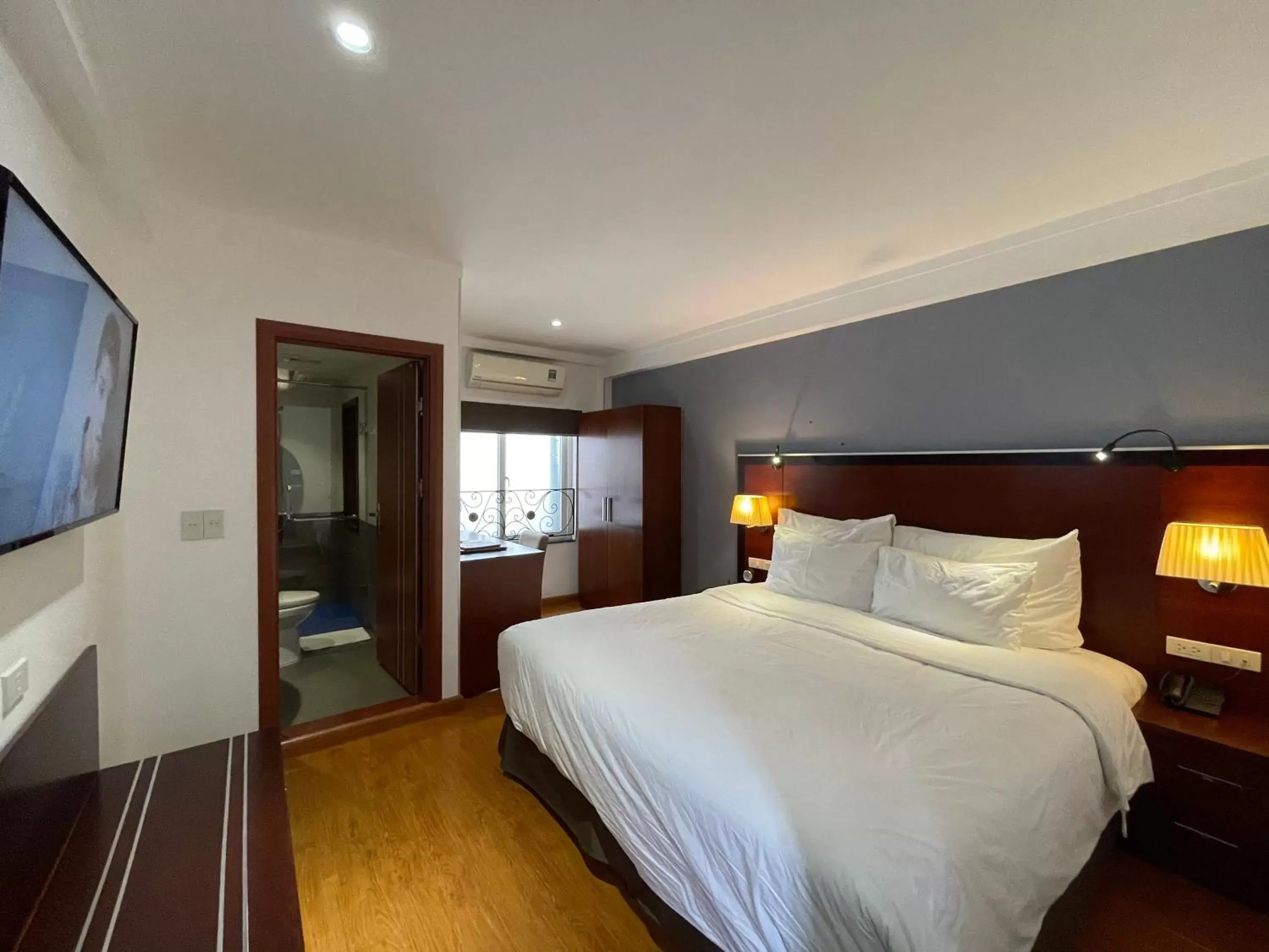 Bedroom, Bed in The Vancouver Hotel - Ninh Binh