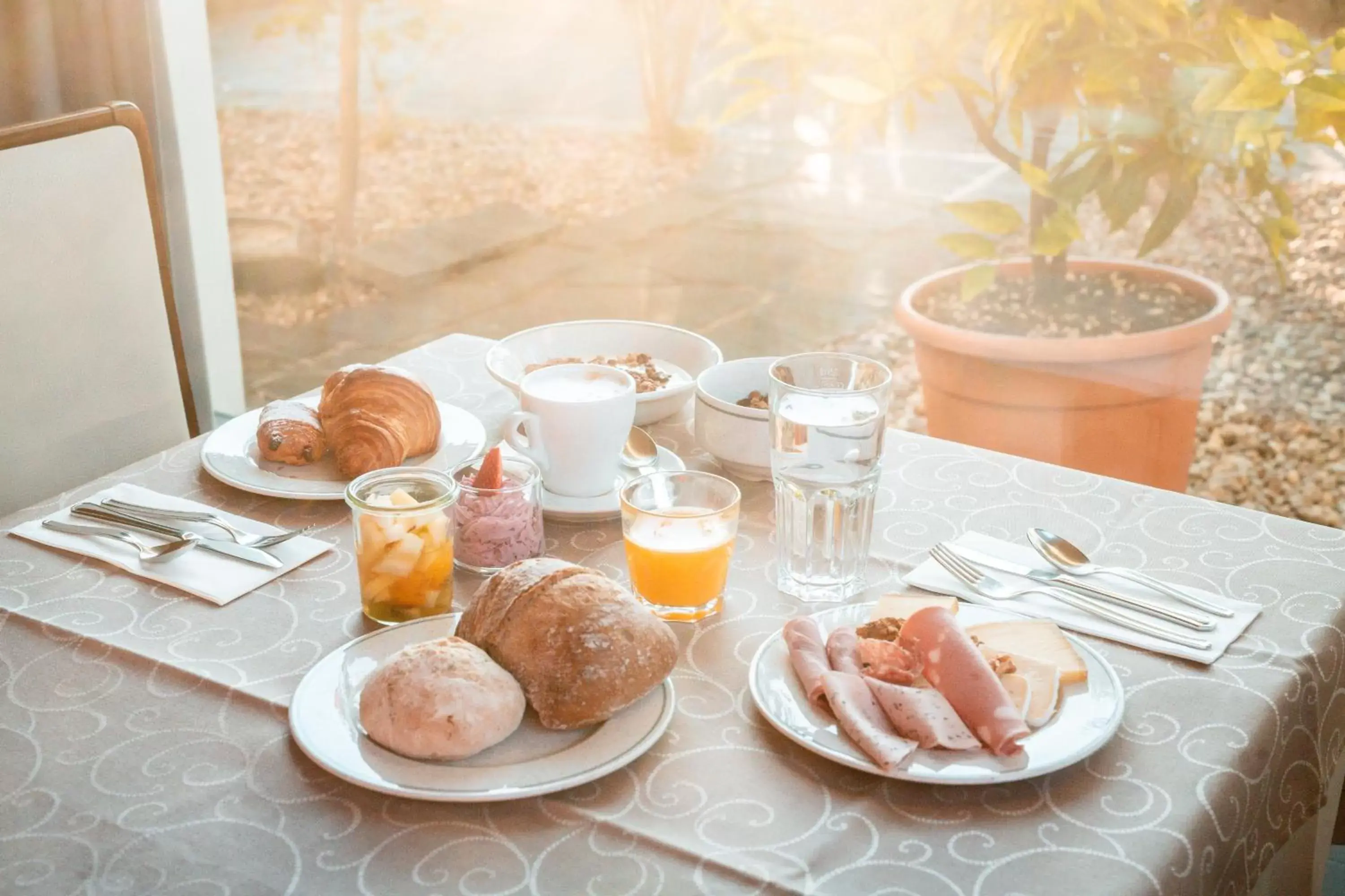 Breakfast in Hotel Mulino