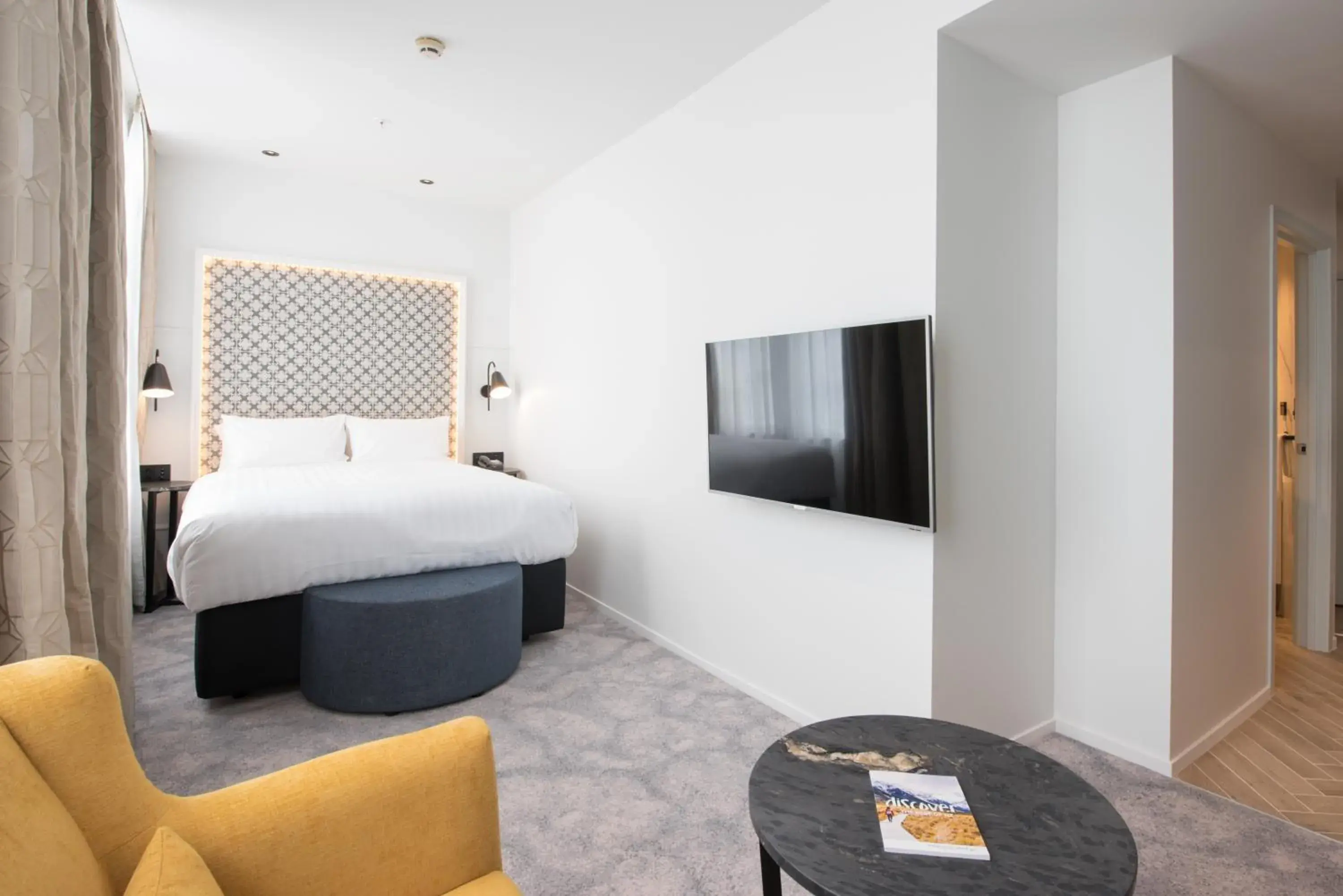 TV and multimedia, Bed in Airedale Boutique Suites