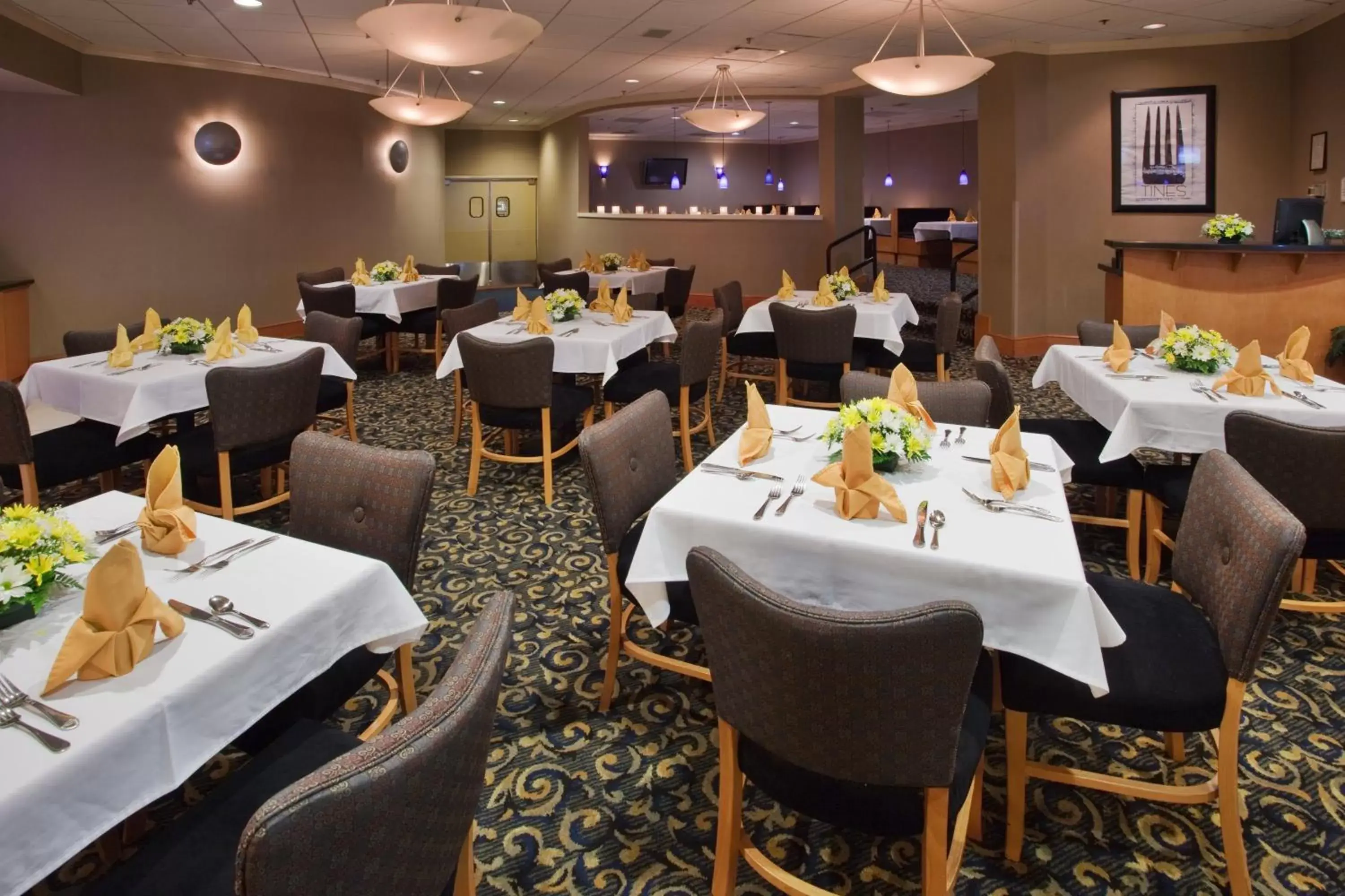 Restaurant/Places to Eat in Crowne Plaza Hotel Virginia Beach-Norfolk, an IHG Hotel