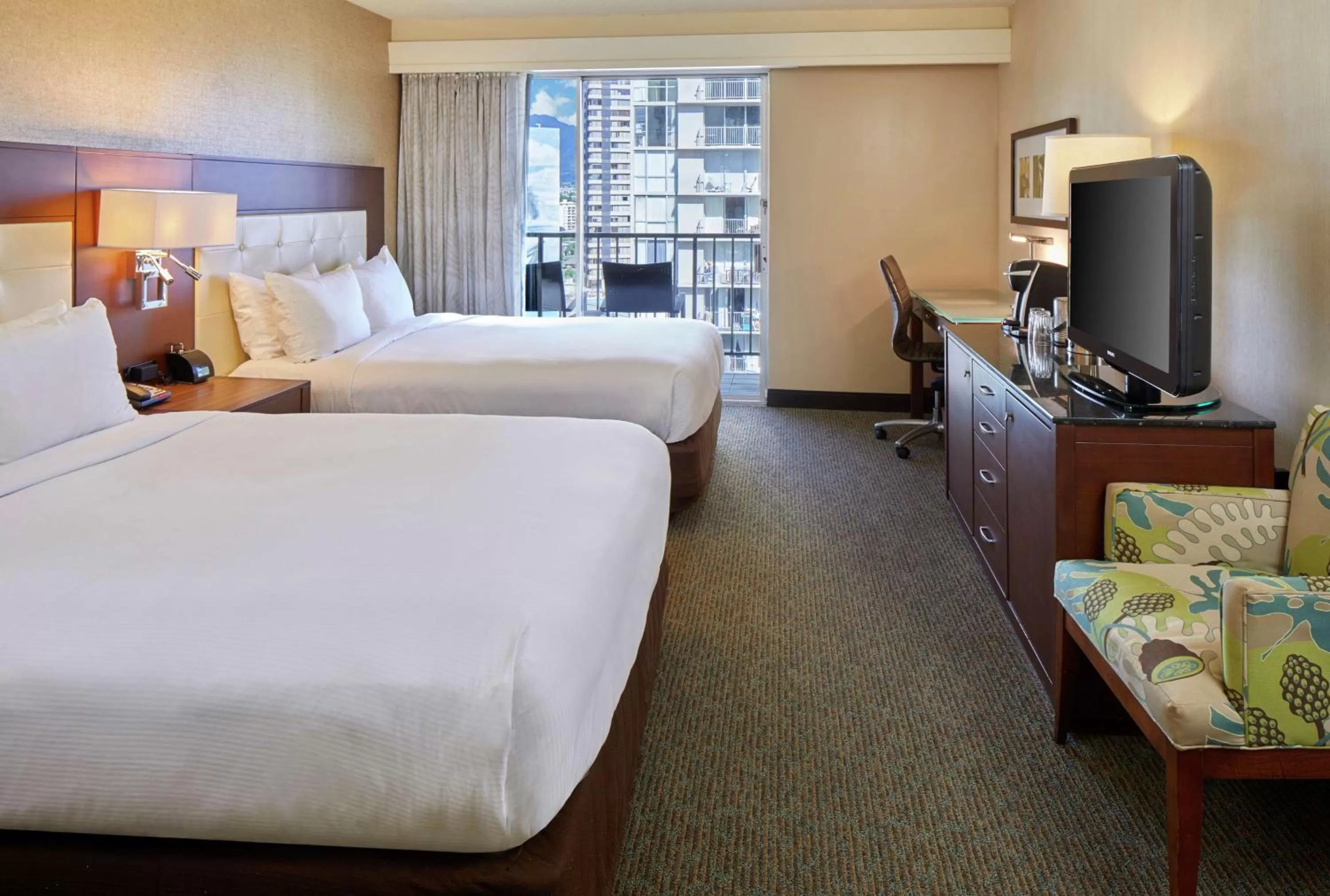 Bedroom, Bed in DoubleTree by Hilton Alana - Waikiki Beach