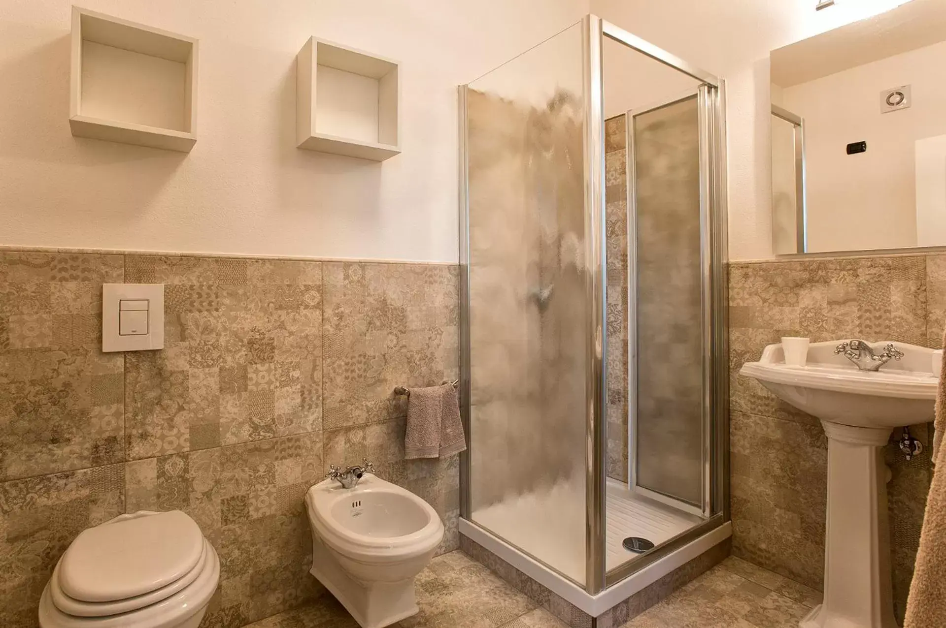 Double Room with Private Bathroom - single occupancy in Villa Malvasio - Piscina & Suite Idromassaggio Double Room with Private Bathroom - single occupancy in Villa Malvasio - Piscina & Suite Idromassaggio