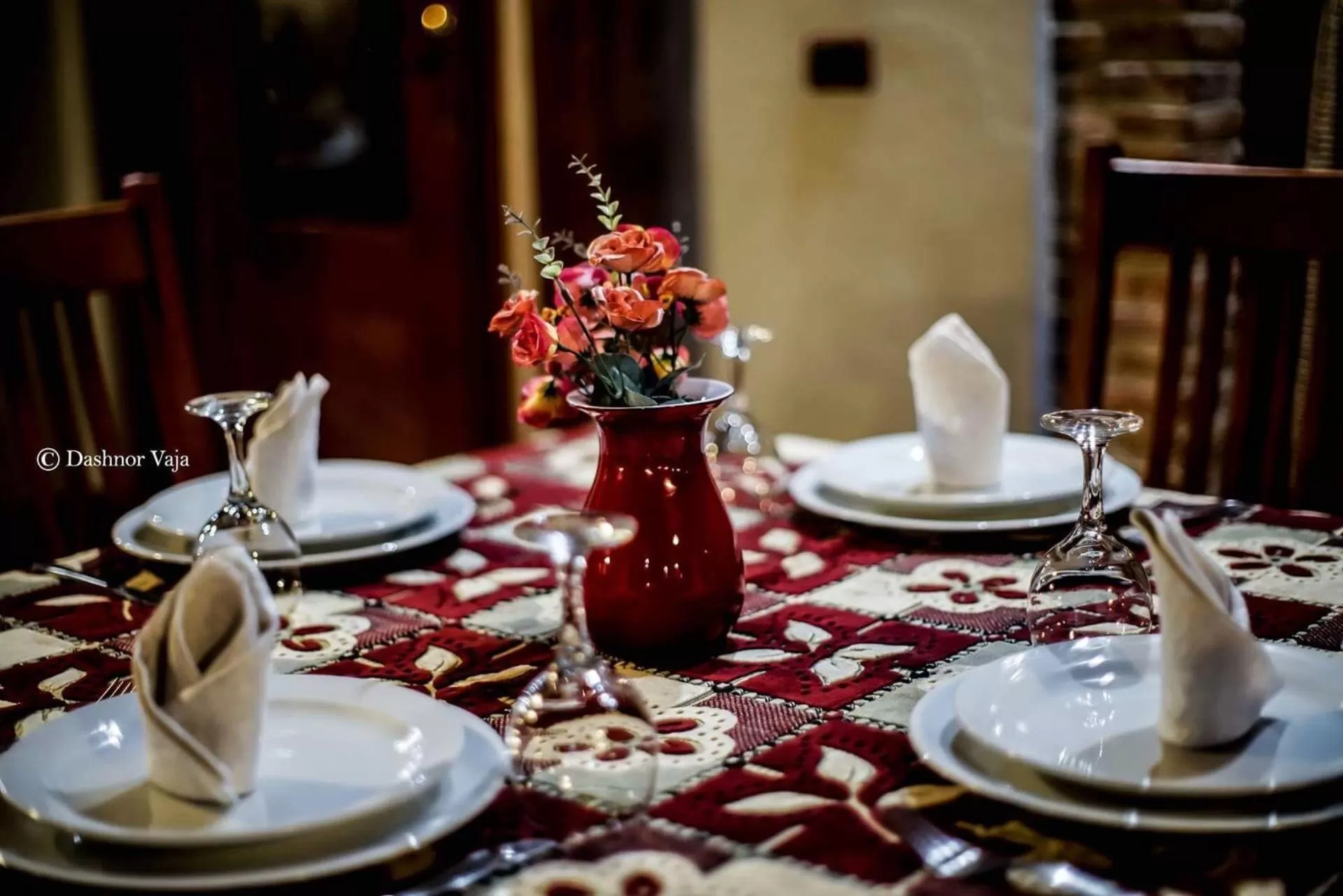 Restaurant/Places to Eat in Real Scampis Hotel