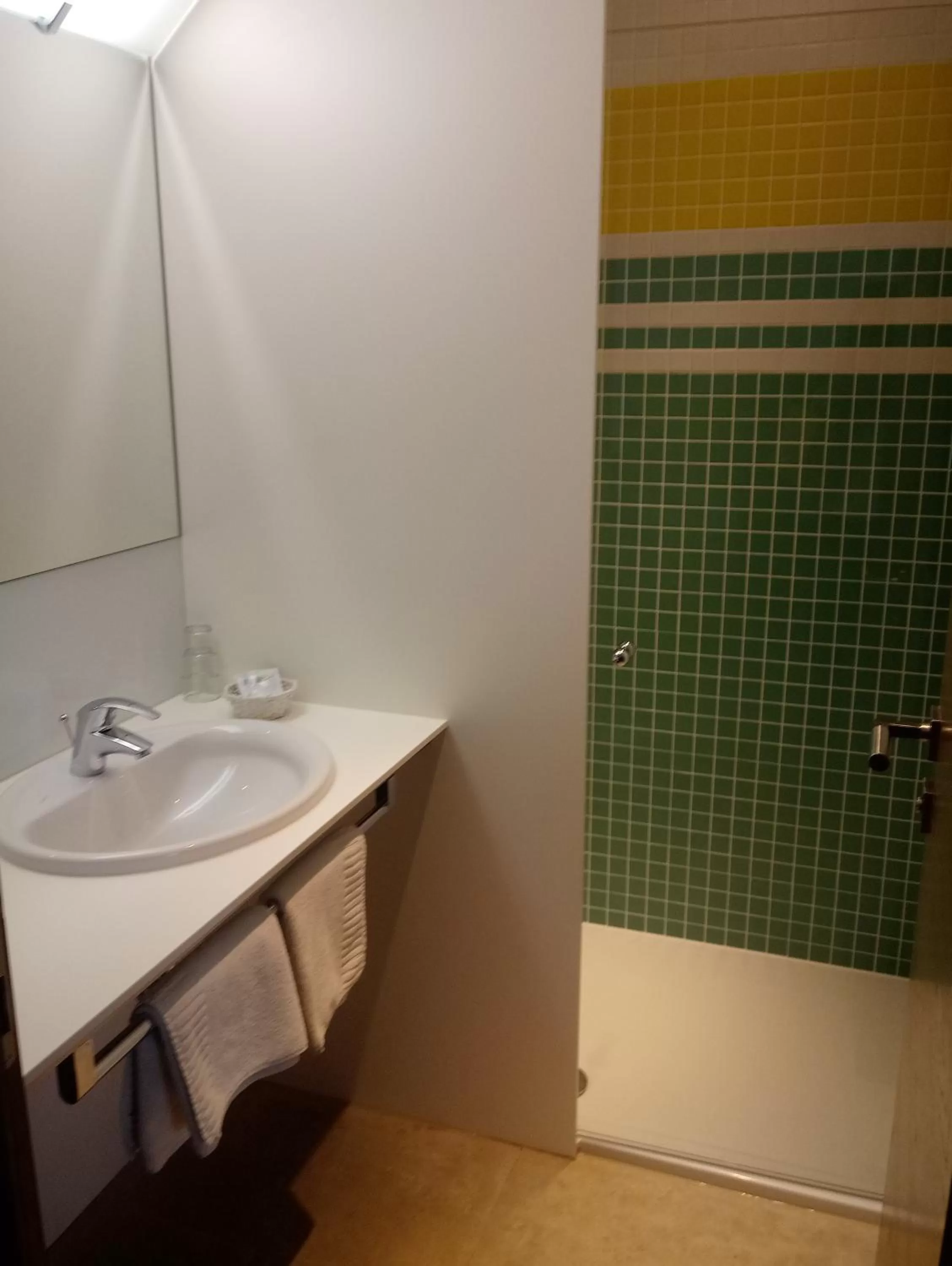 Shower in Hotel Eisenhuthaus