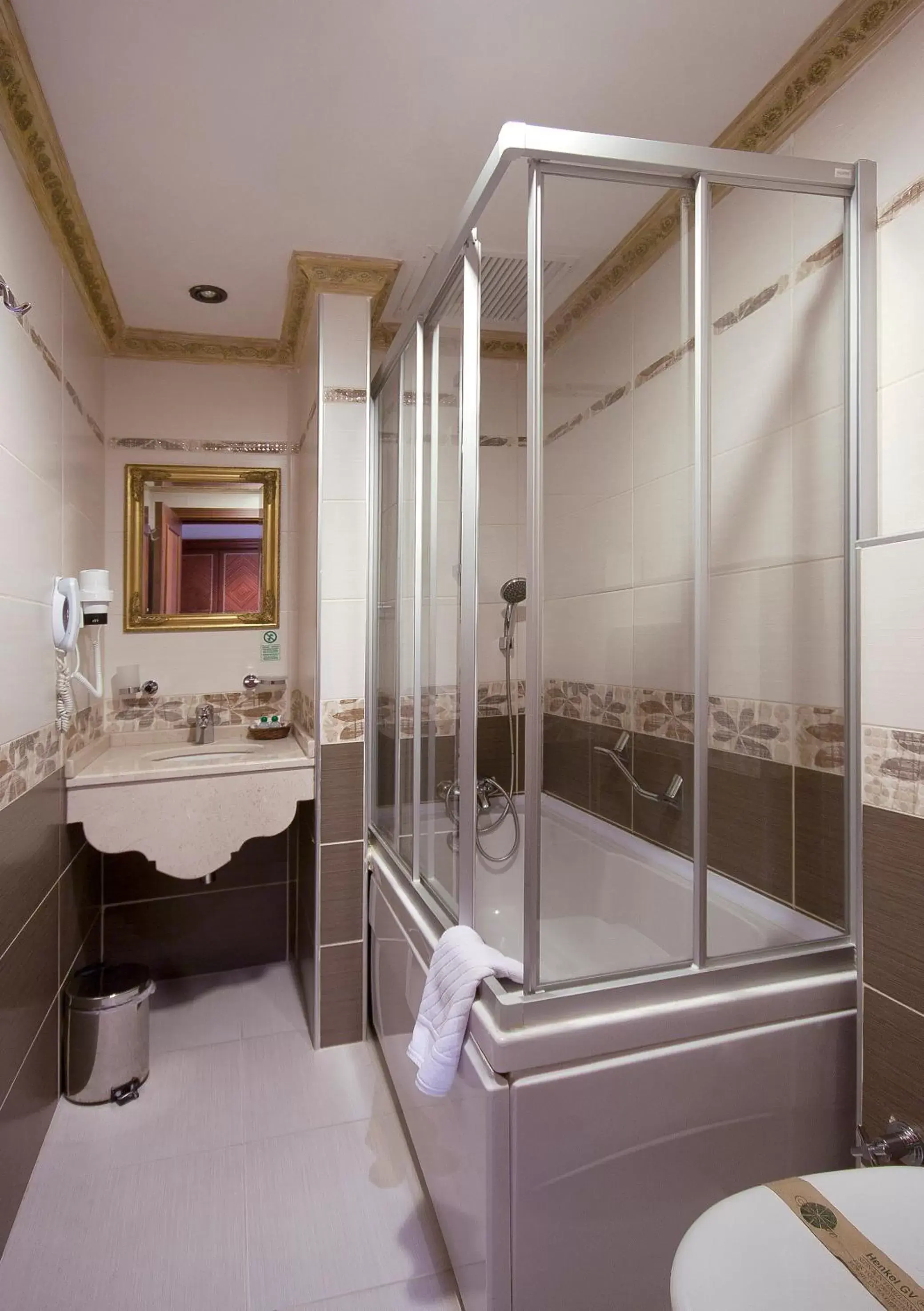Bathroom in Hotel Sapphire