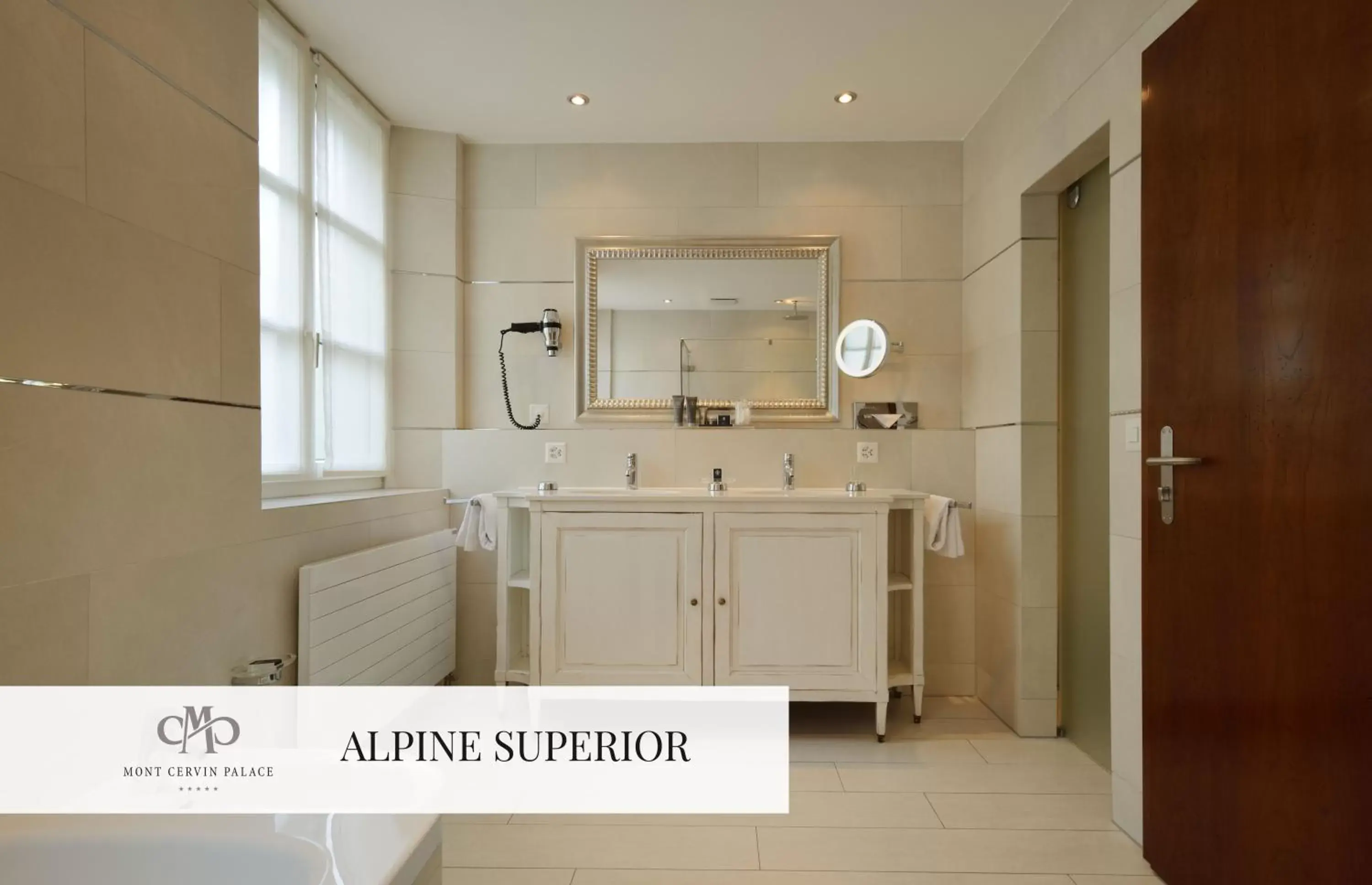 Bathroom, Kitchen/Kitchenette in Mont Cervin Palace