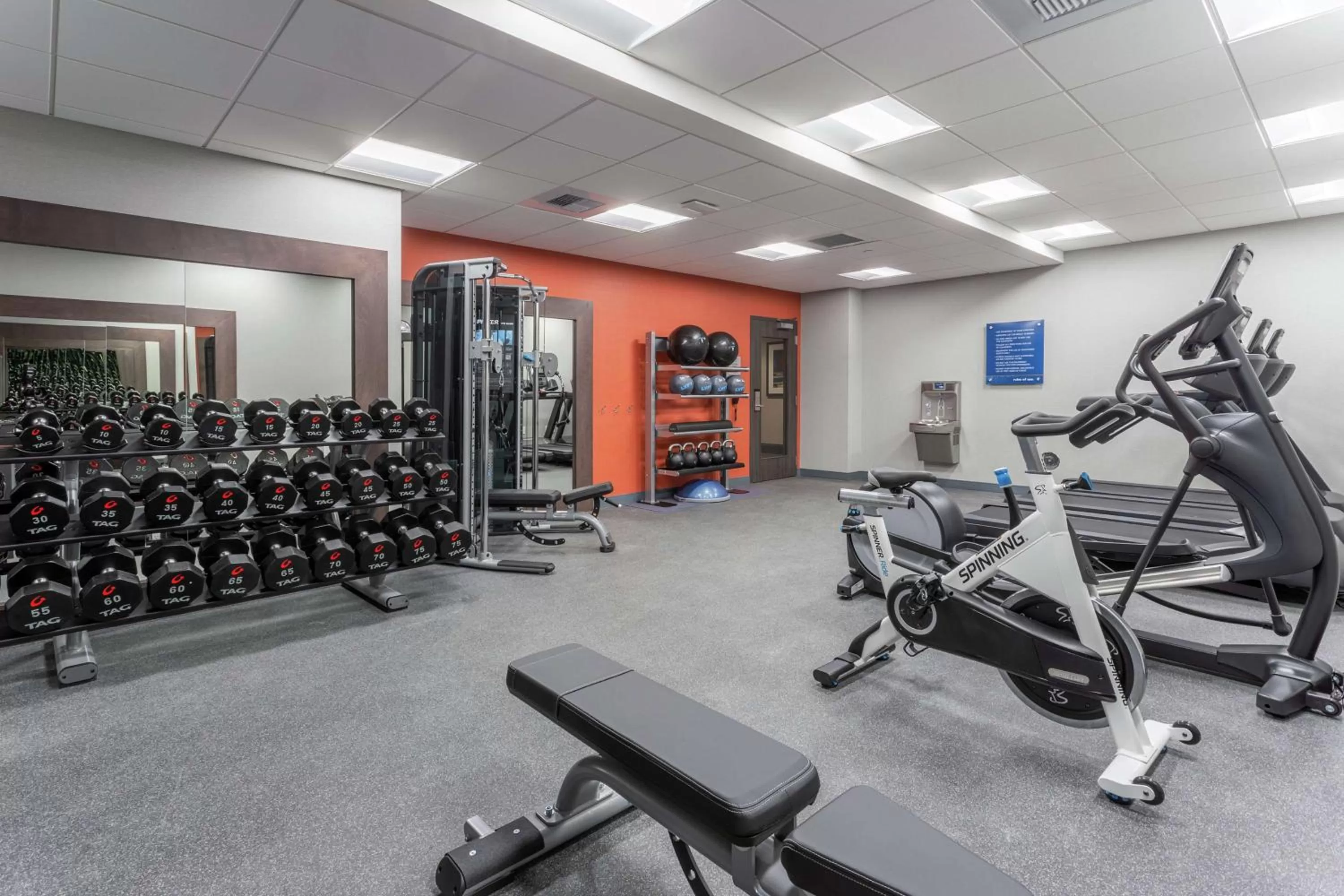 Fitness centre/facilities in Hampton Inn Oakland Downtown-City Center