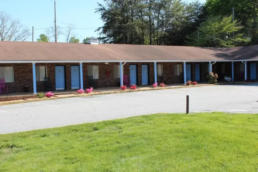 Bird's eye view, Property Building in Colonial Inn Franklin