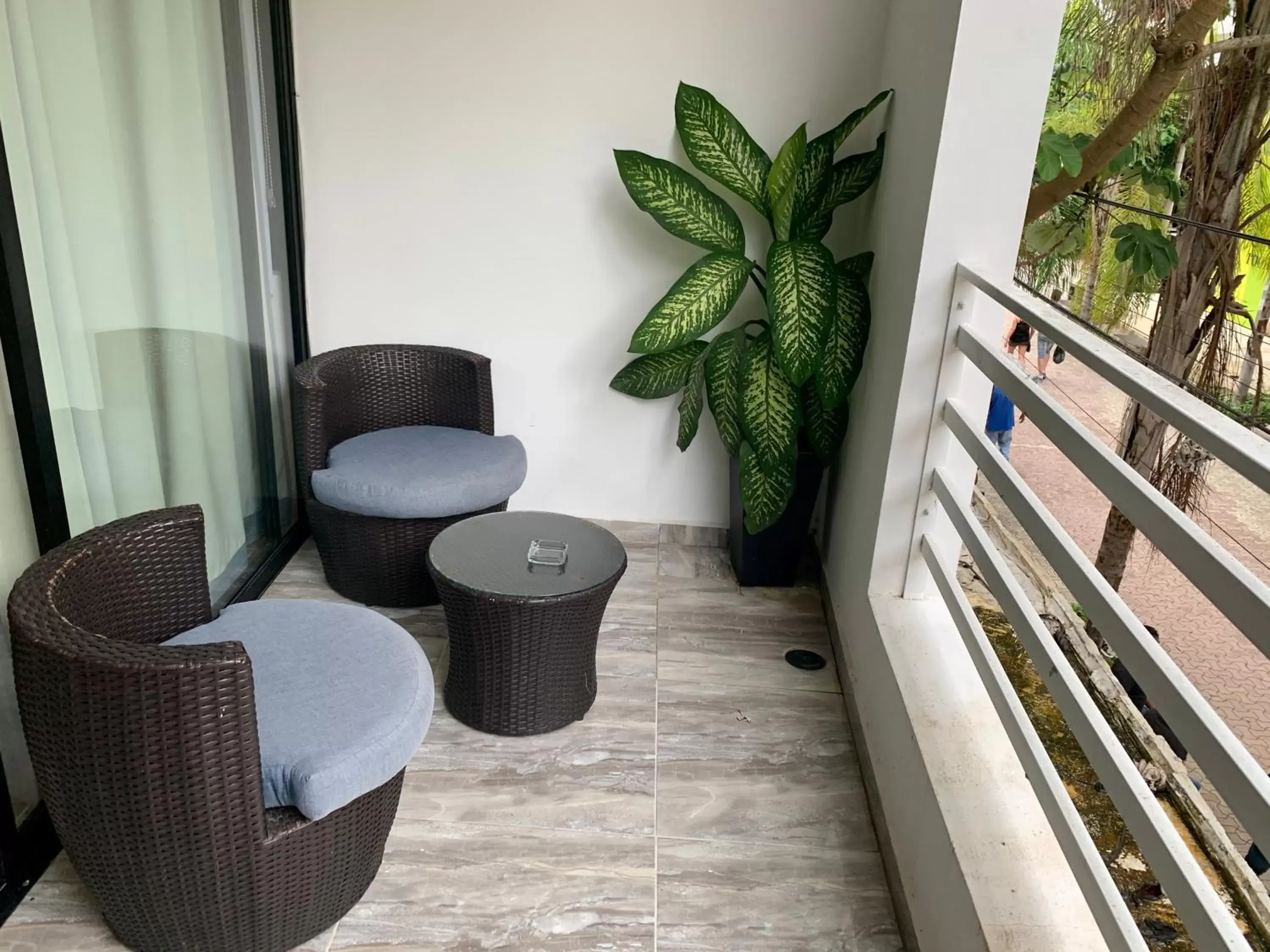 Balcony/Terrace, Seating Area in SILVERSANDS Hotel Boutique - 5Th Ave