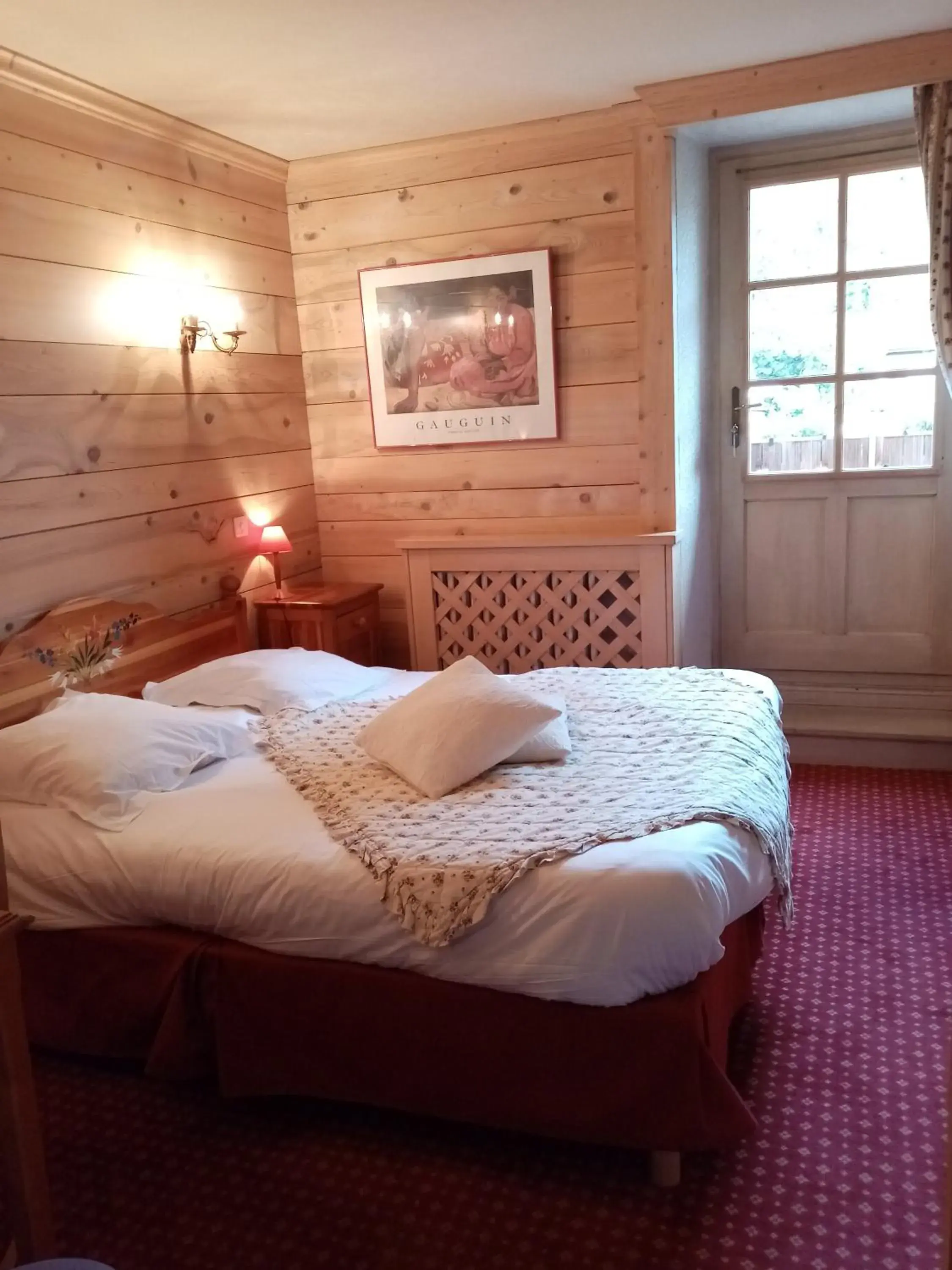 Photo of the whole room, Bed in Hotel les Sapins