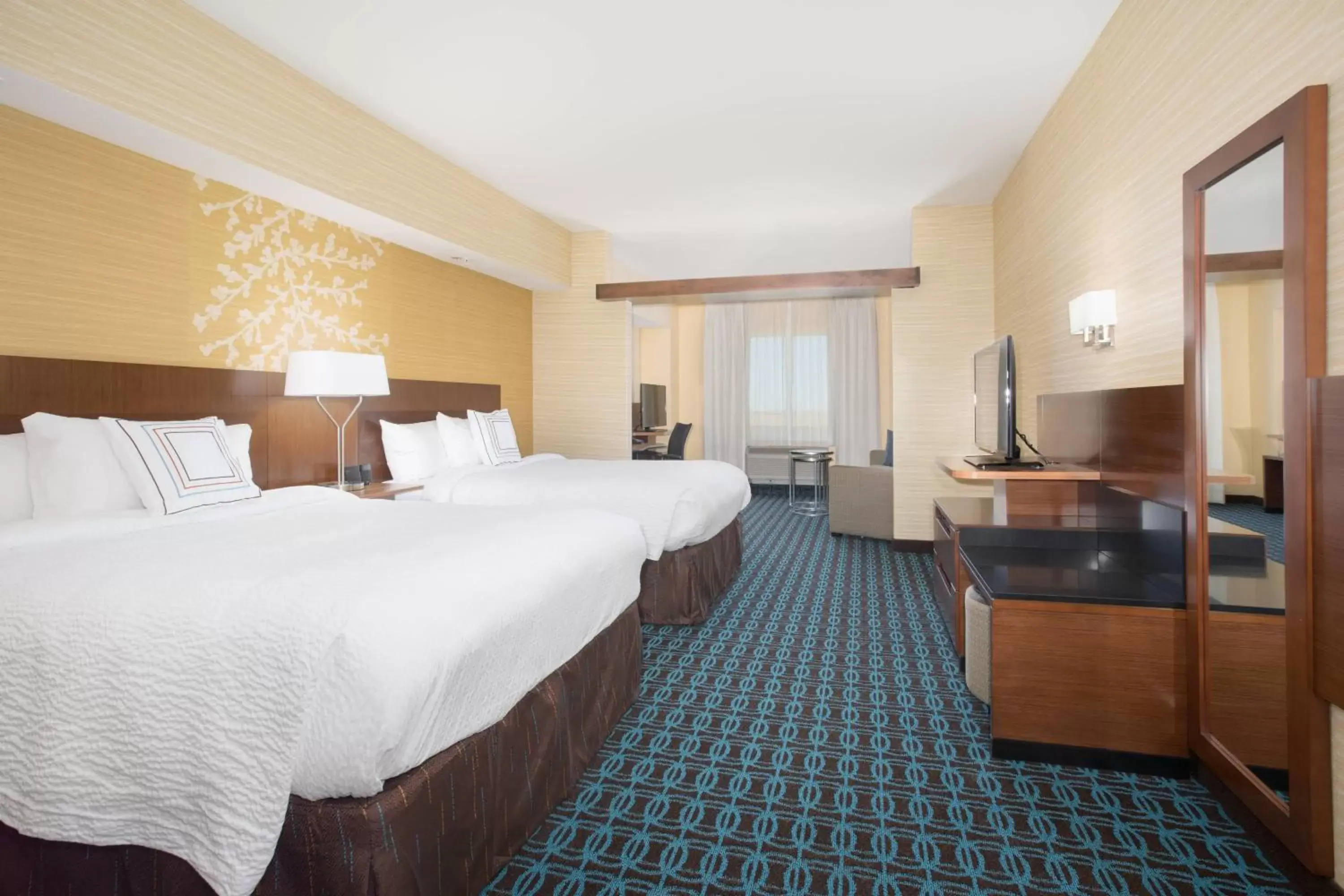 Photo of the whole room, Bed in Fairfield Inn & Suites by Marriott Burlington